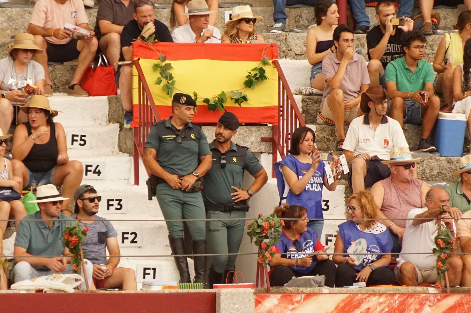 Javier Castaño se despide de Guijuelo y Damián Castaño, su hermano, e Ismael Martín salen a hombros en Guijuelo