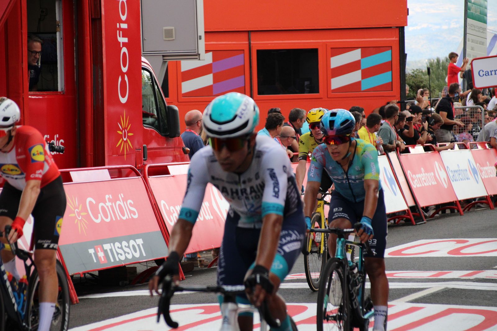 La Vuelta llega a Guijuelo y Philipsen se lleva el esprint