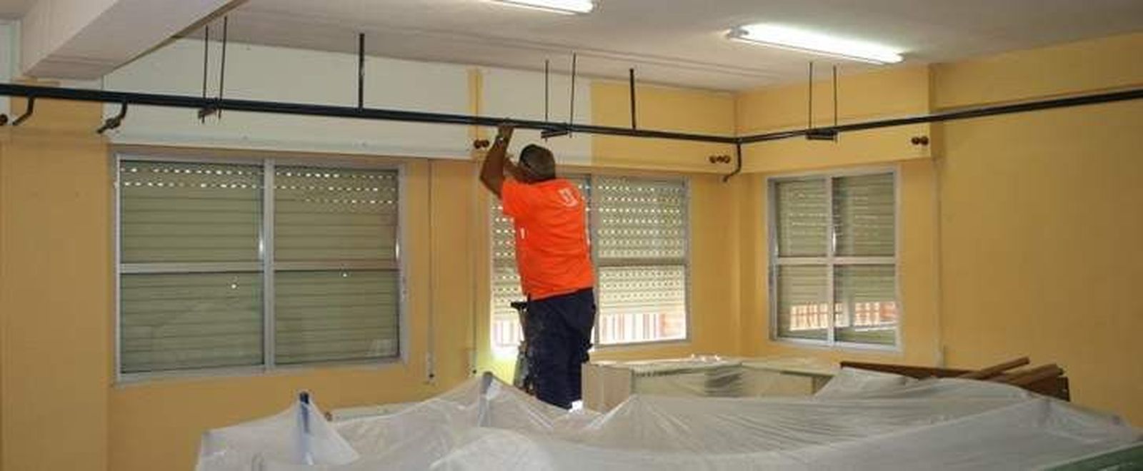 El Ayuntamiento realiza diversas actuaciones de mantenimiento en una veintena de colegios públicos