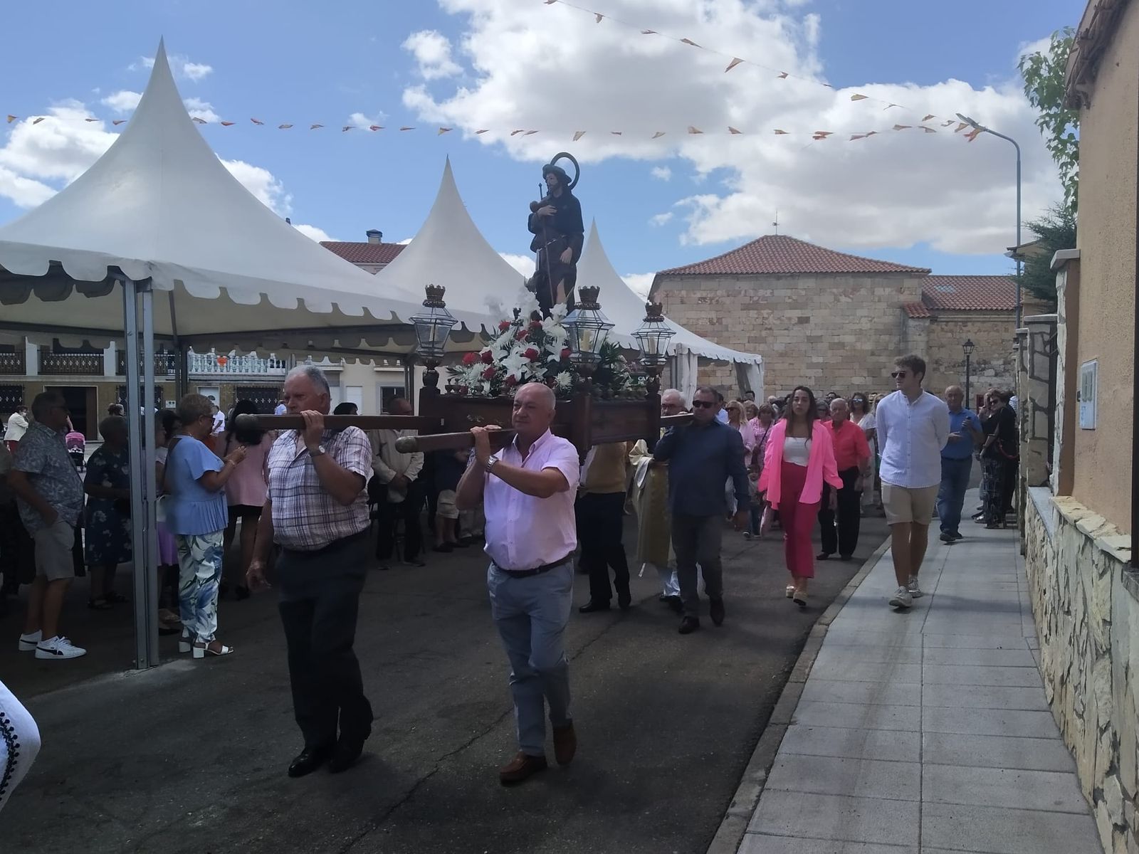 procesion-por-las-fiestas-patronales-en-valdelosa-21