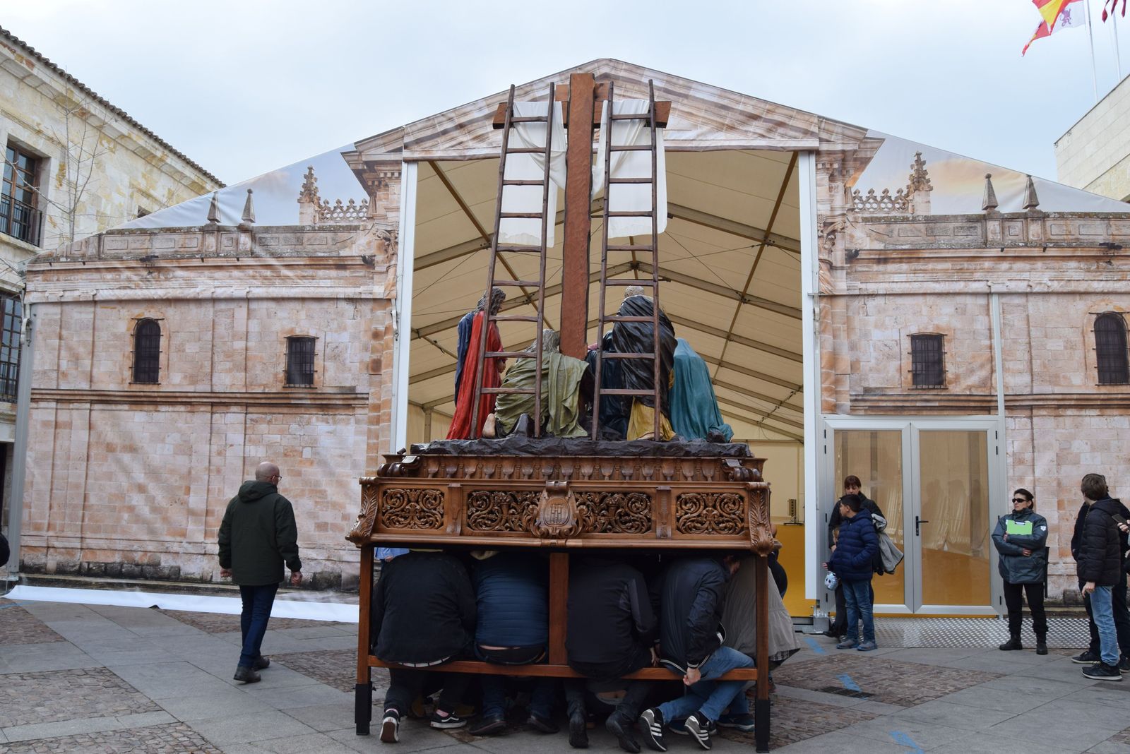 traslado-de-los-pasos-de-semana-santa-a-la-carpa-16