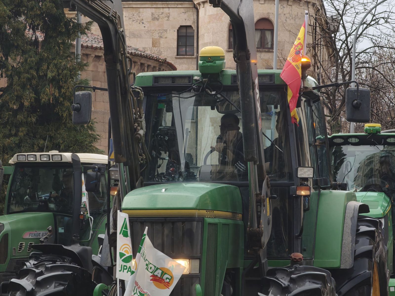 En imágenes la marcha con tractores y vehículos de campo en Salamanca en protesta contra Mercosur