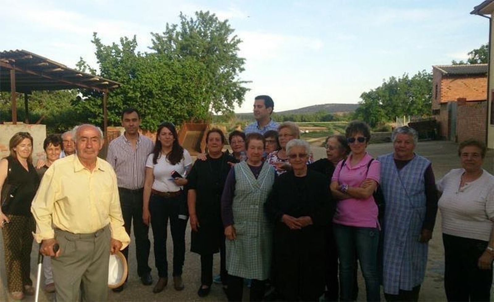 Martínez-Maillo visita en Santa María de la Vega, Fuente Encalada y Arrabalde a sus candidatos