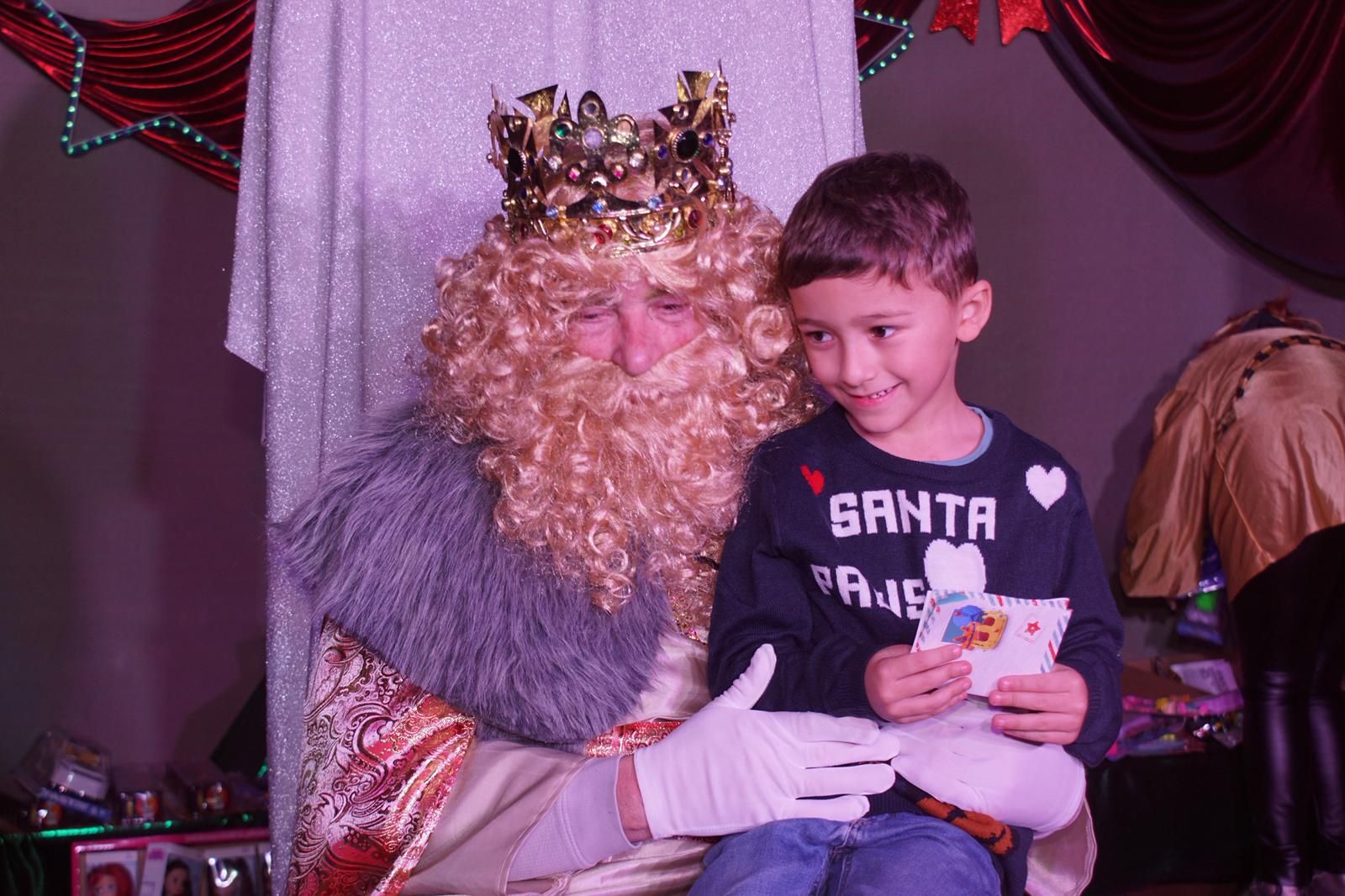 Los Reyes Magos reciben las cartas de los niños de El Encinar