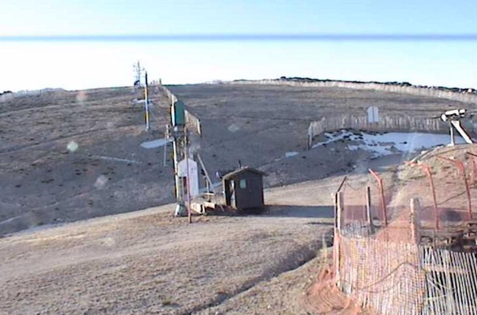 La Covatilla, sin nieve ni esquiadores en temporada alta. Foto de archivo
