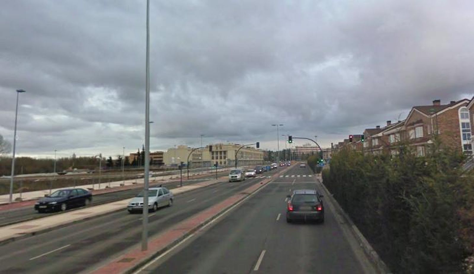 La avenida de la Serna se corta parcialmente al tráfico desde este lunes