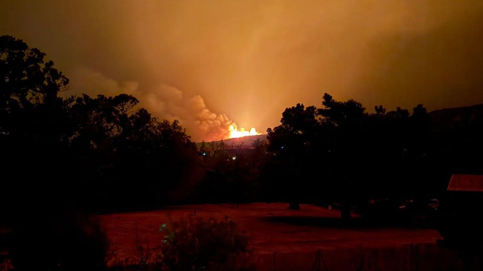 Imagen del incendio desde La Alberca