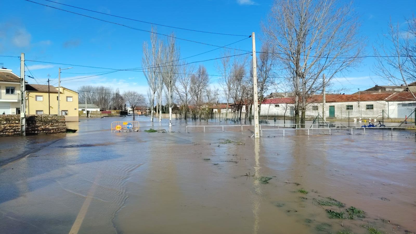 Carretera que une Valdecarros con Pedraza