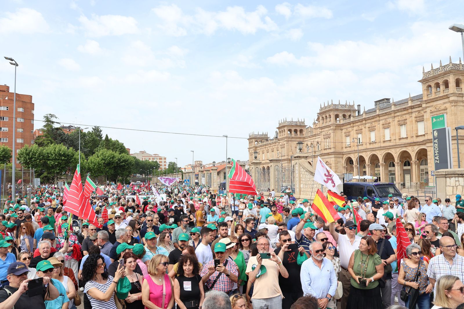 manifestacion-contra-la-perida-de-servicios-de-ave-50