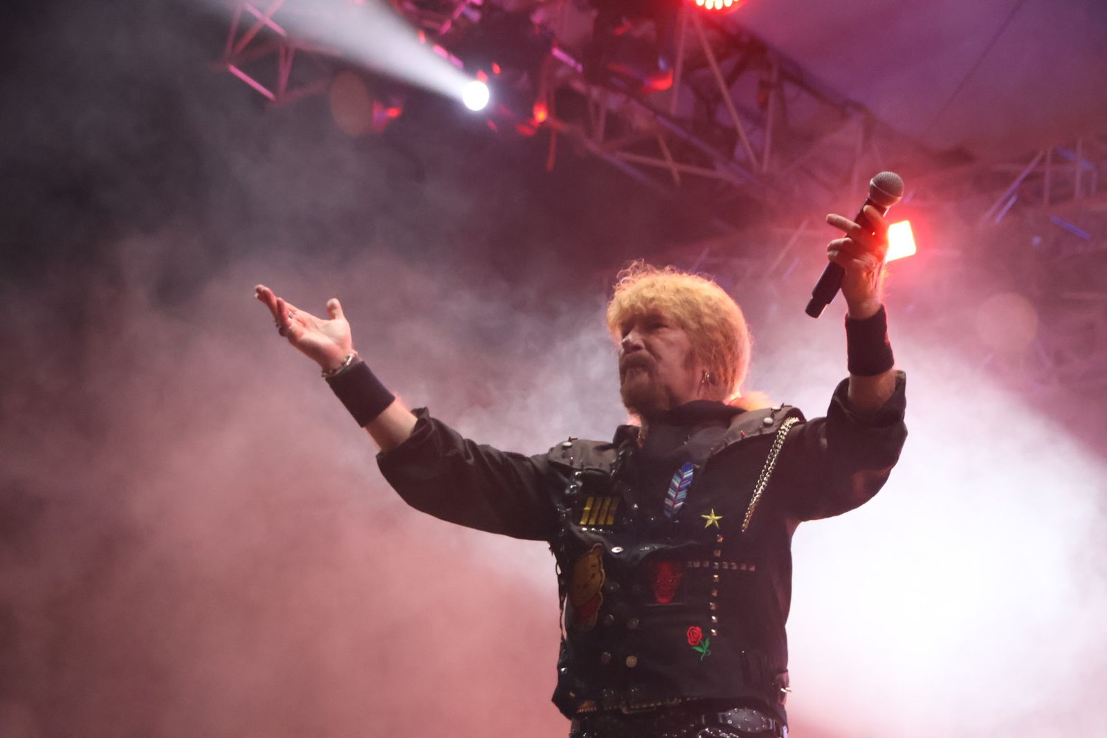 Medina Azahara hace vibrar a la Plaza Mayor de Salamanca con su eterno y emblemático rock