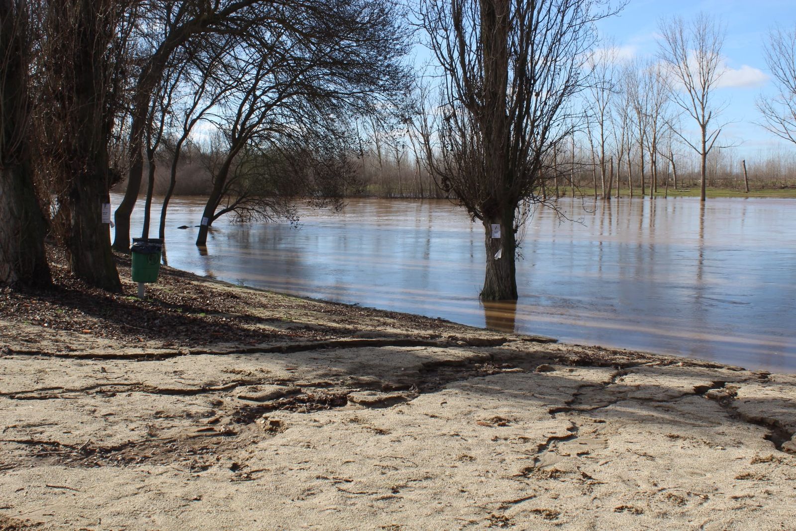 huerta-el-tormes-crecido-tras-las-ultimas-lluvias-inunda-la-playa-y-la-zona-de-ribera-34
