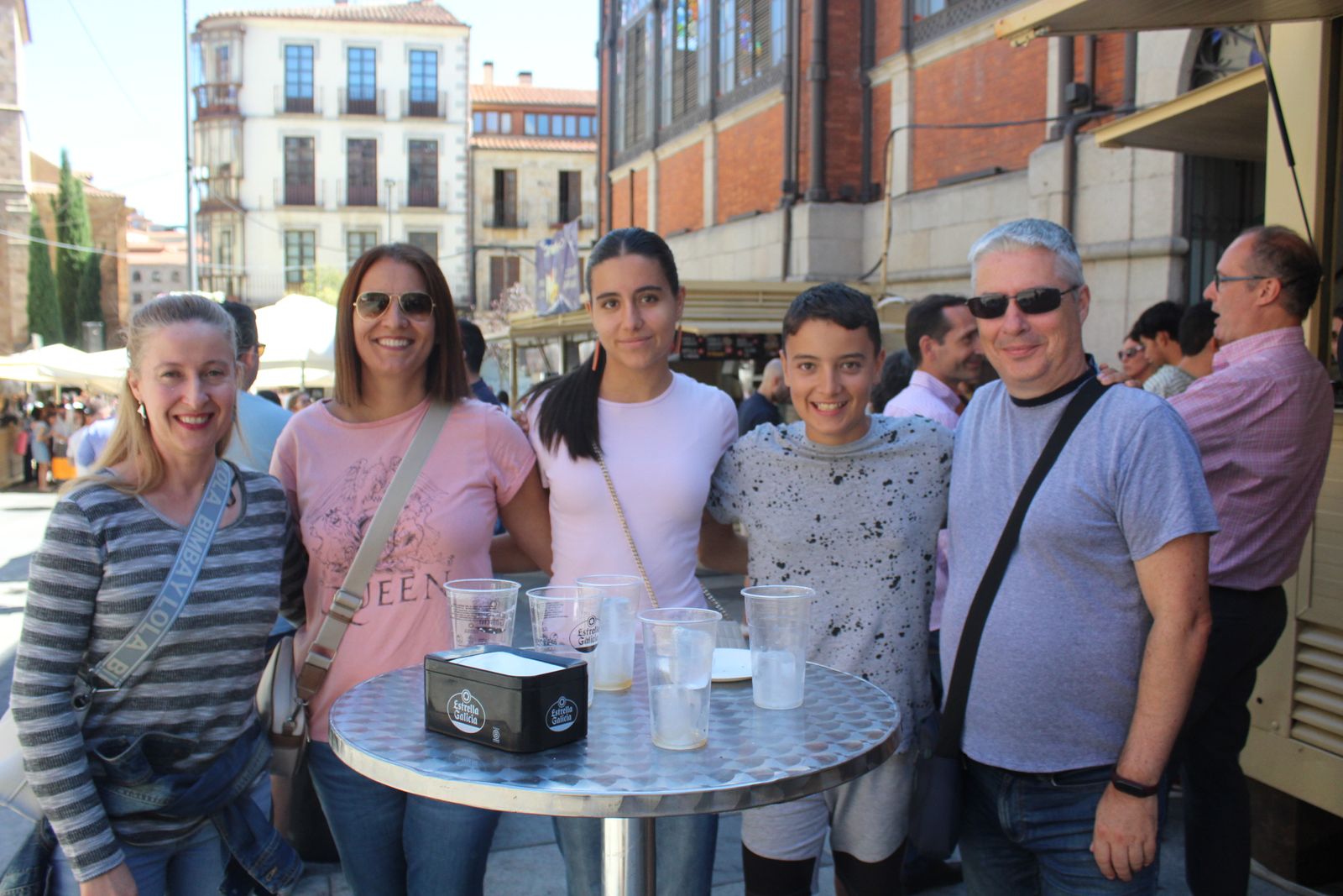 Ambiente en la Feria de Día en el mediodía de este jueves