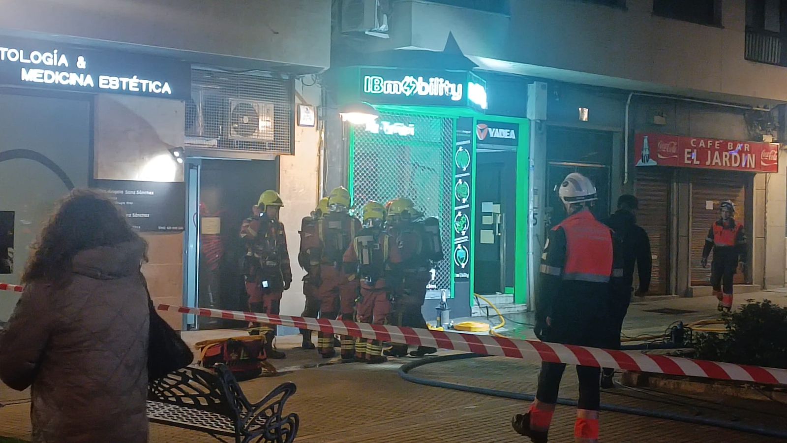 un-patinete-se-incendia-dentro-de-un-escaparate-en-el-paseo-de-carmelitas-8