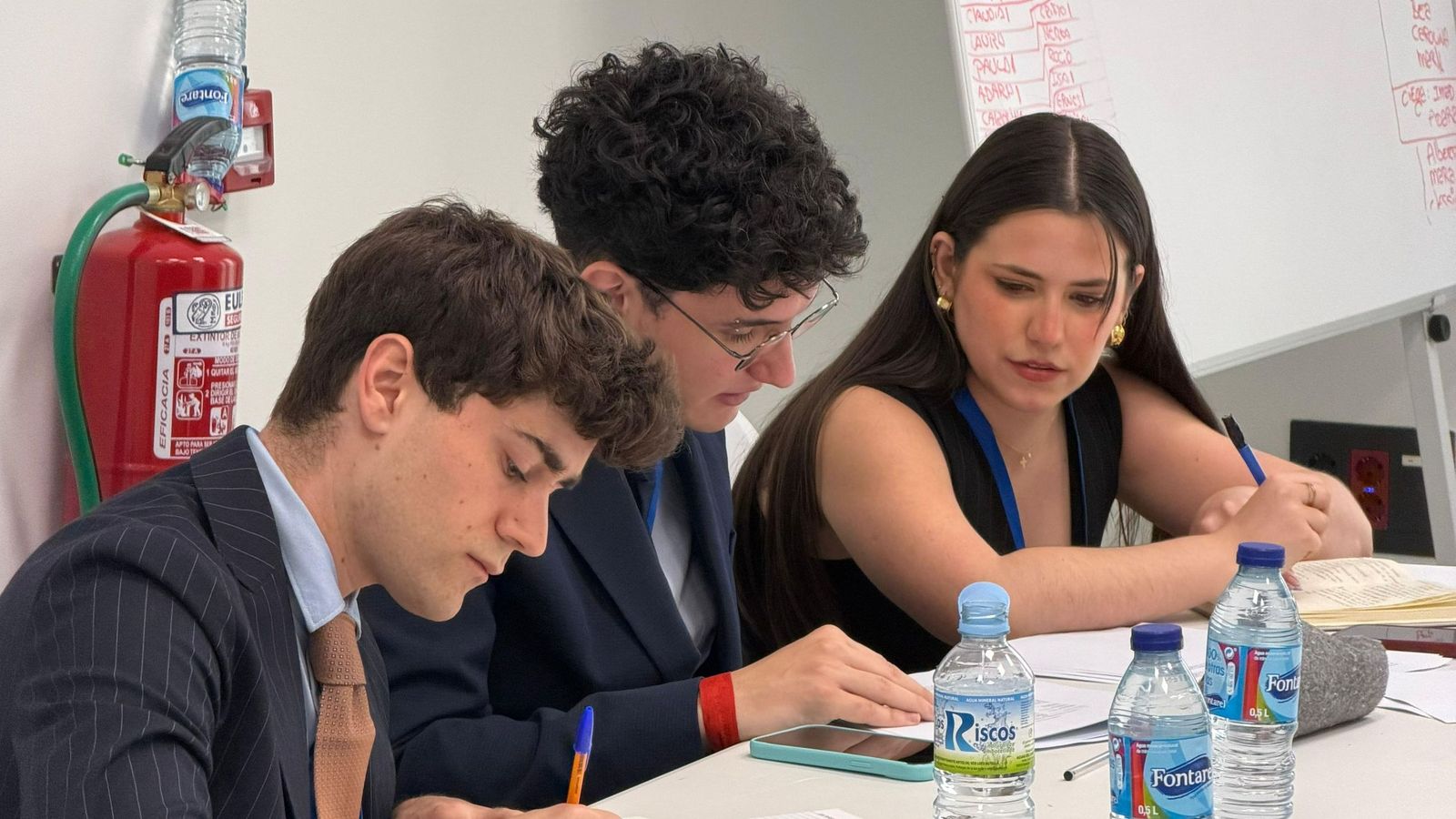 ADUSAL, cuatro veces finalista y dos campeona nacional de debate este curso