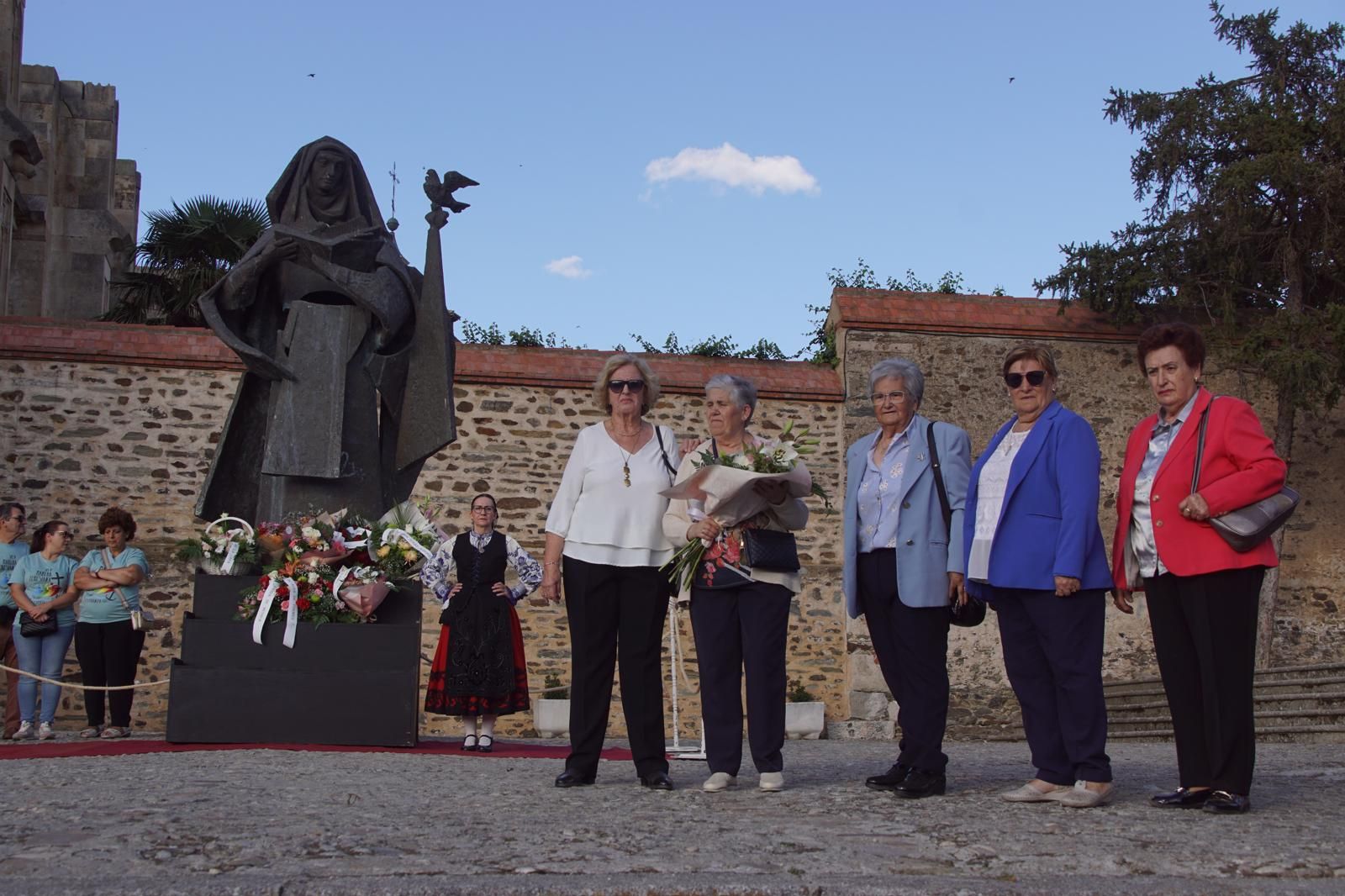 Ofrenda Floral a Santa Teresa en Alba de Tormes (20).jpeg