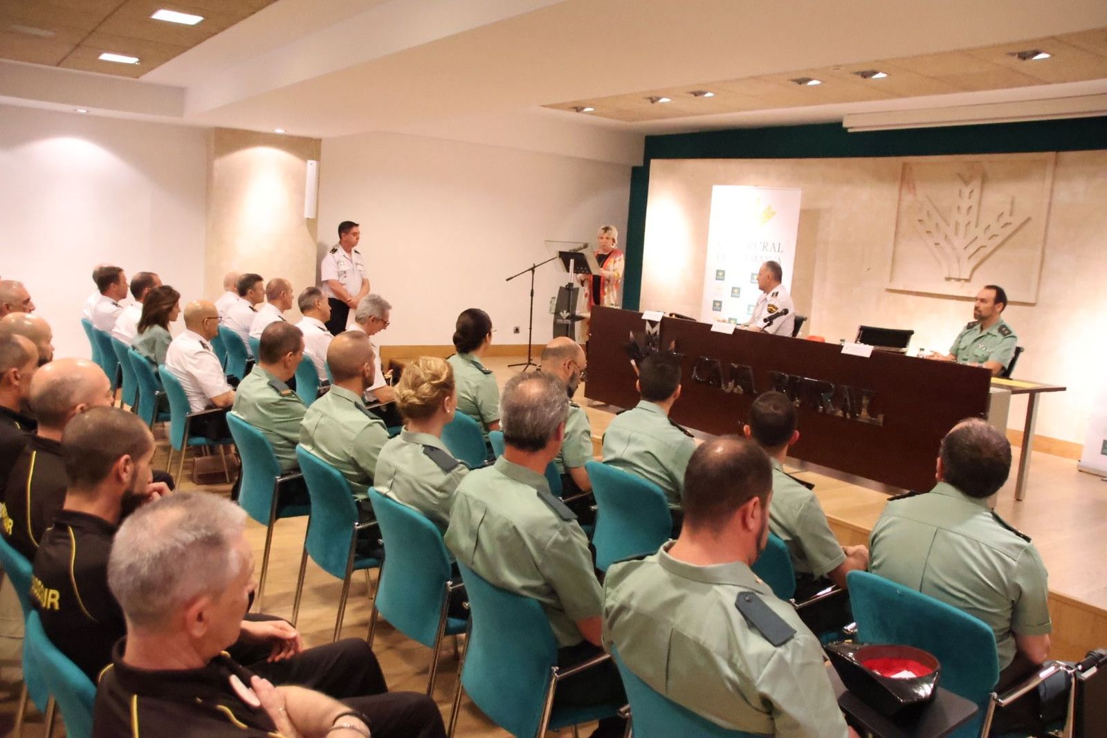 Acto en reconocimiento a los Vigilantes de Seguridad  por su labor recibiendo algunos de ellos menciones honoríficas otorgadas por policía nacional y guardia civil