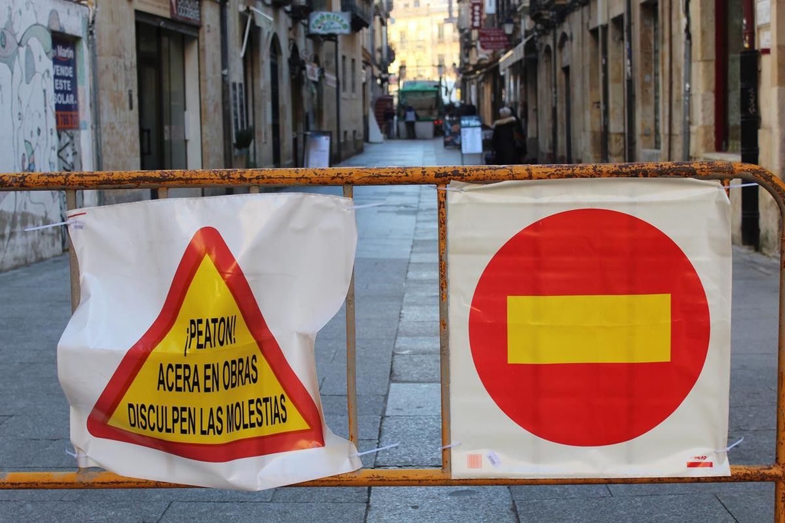 Corte de tráfico en una calle de Salamanca