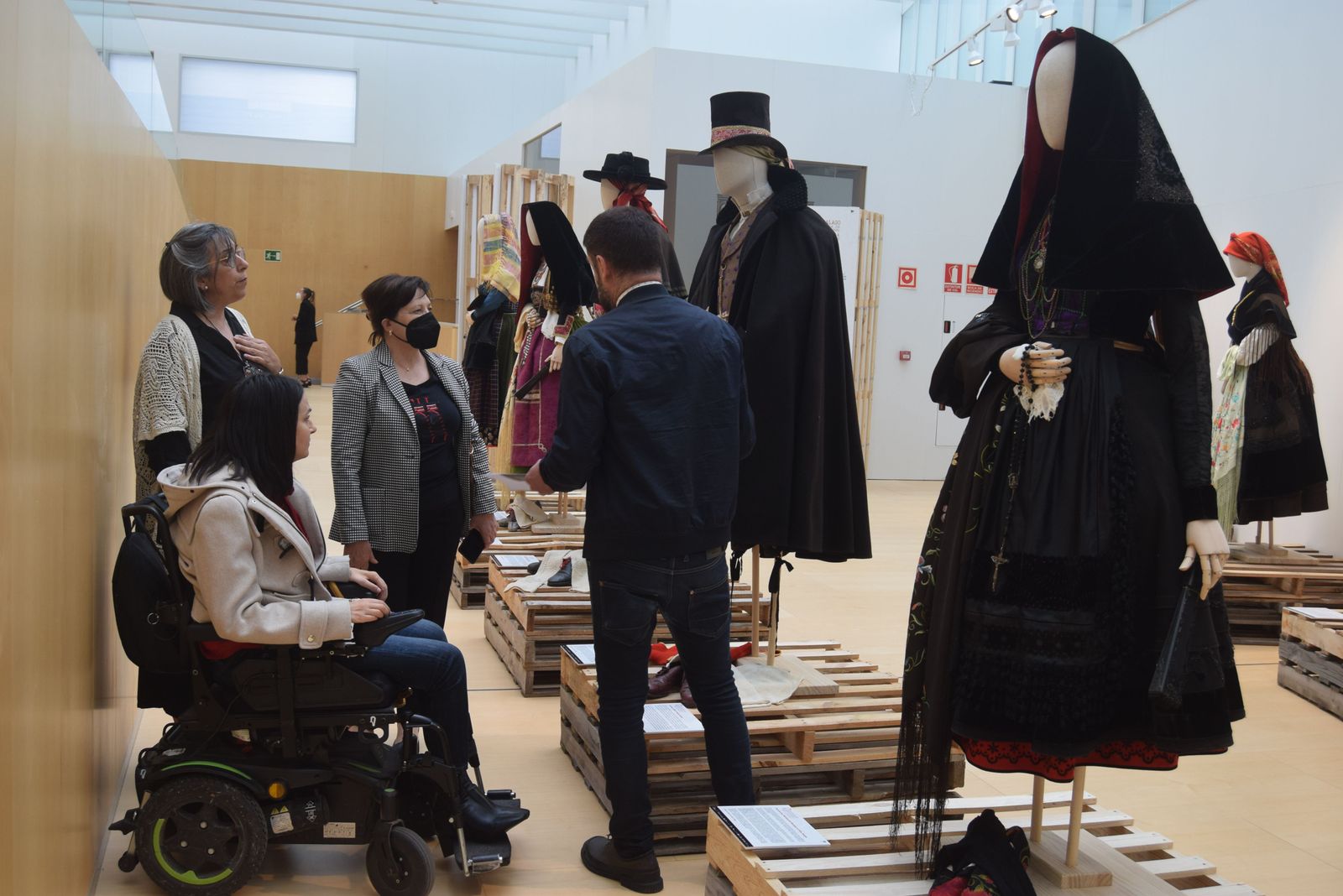 exposicion-de-trajes-regionales-grande-halago-30