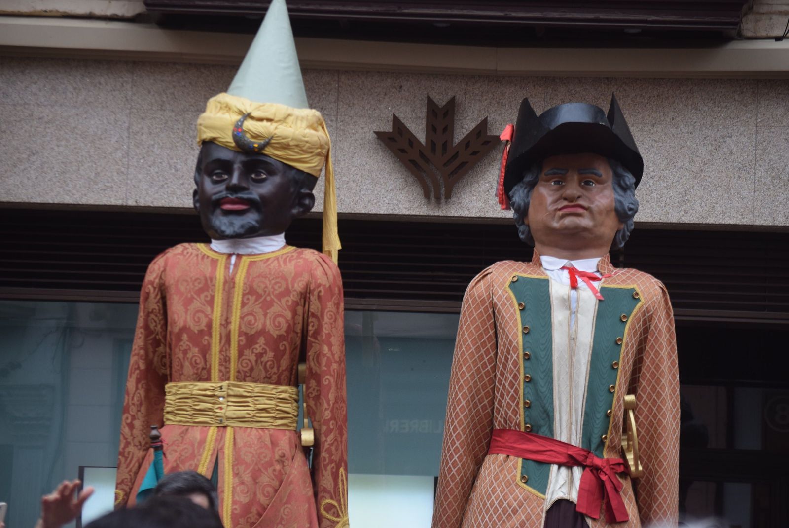 pasacalles-gigantes-y-gigantillas-13