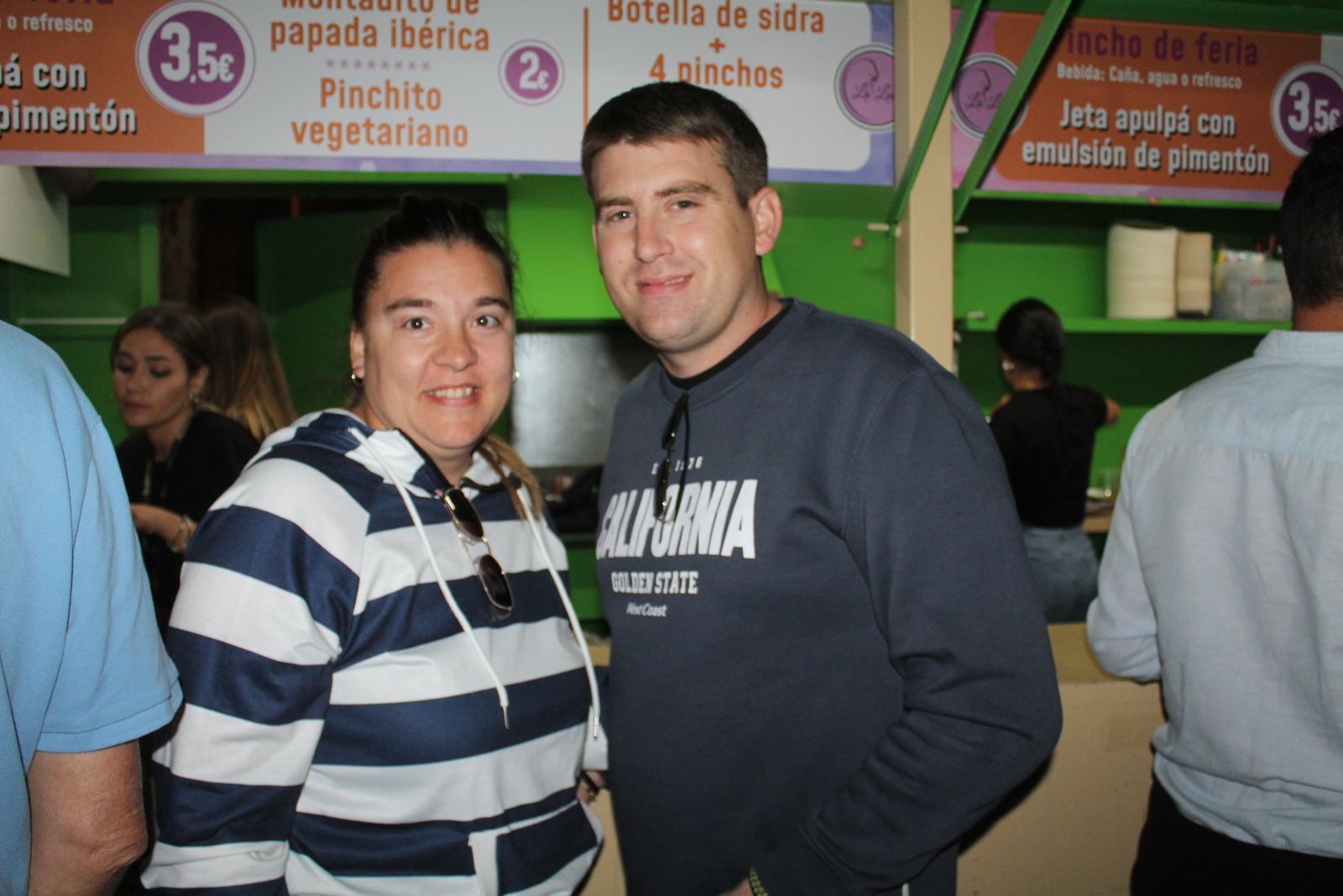 Ambiente en la Feria de Día en la tarde de este lunes