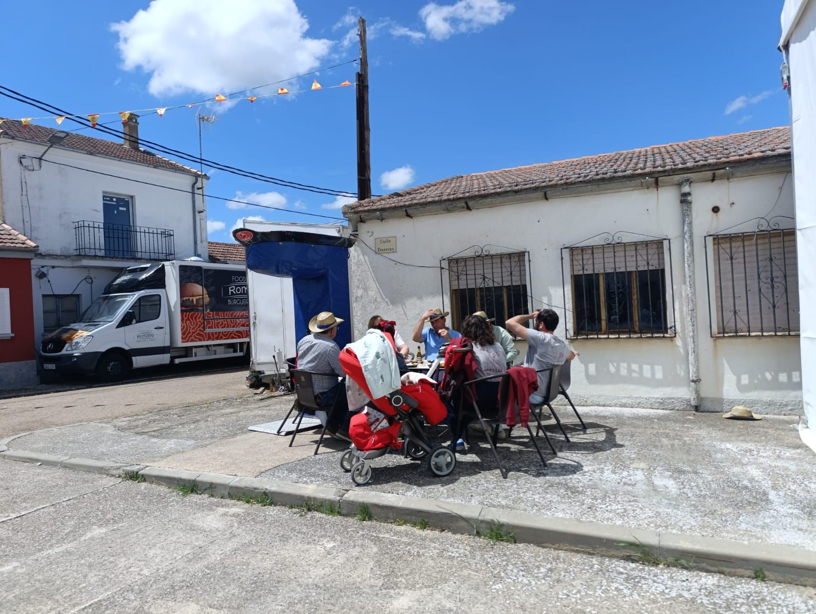 Cabrillas pone el broche a sus fiestas con una gran comida popular