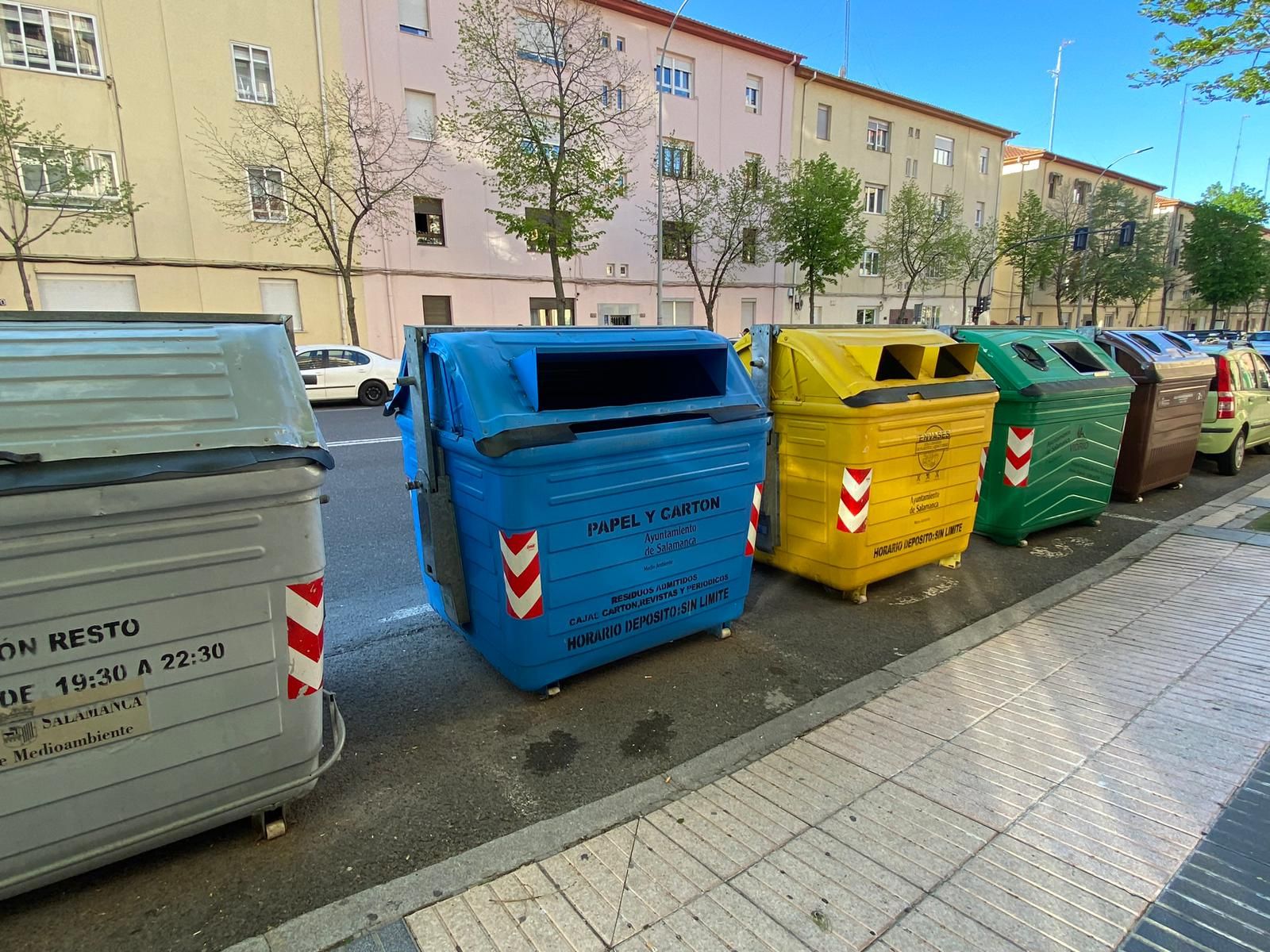 Foto de archivo de contenedores de reciclaje y de basura del Ayuntamiento de Salamanca Foto de archivo de contenedores de reciclaje y de basura del Ayuntamiento de Salamanca