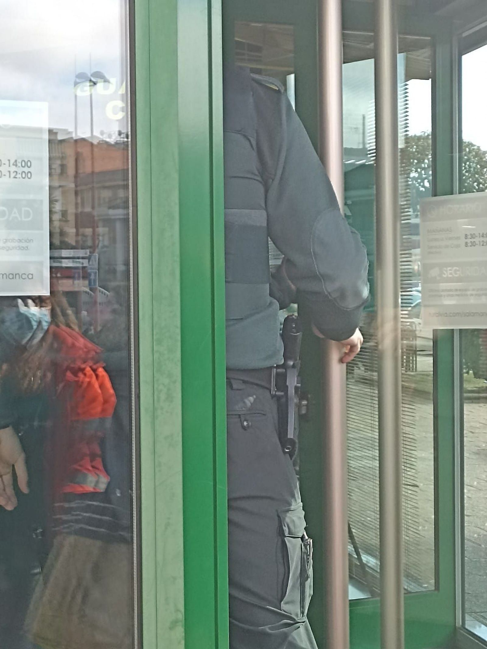 altercado-en-una-sucursal-bancaria-de-santa-marta-de-tormes-4