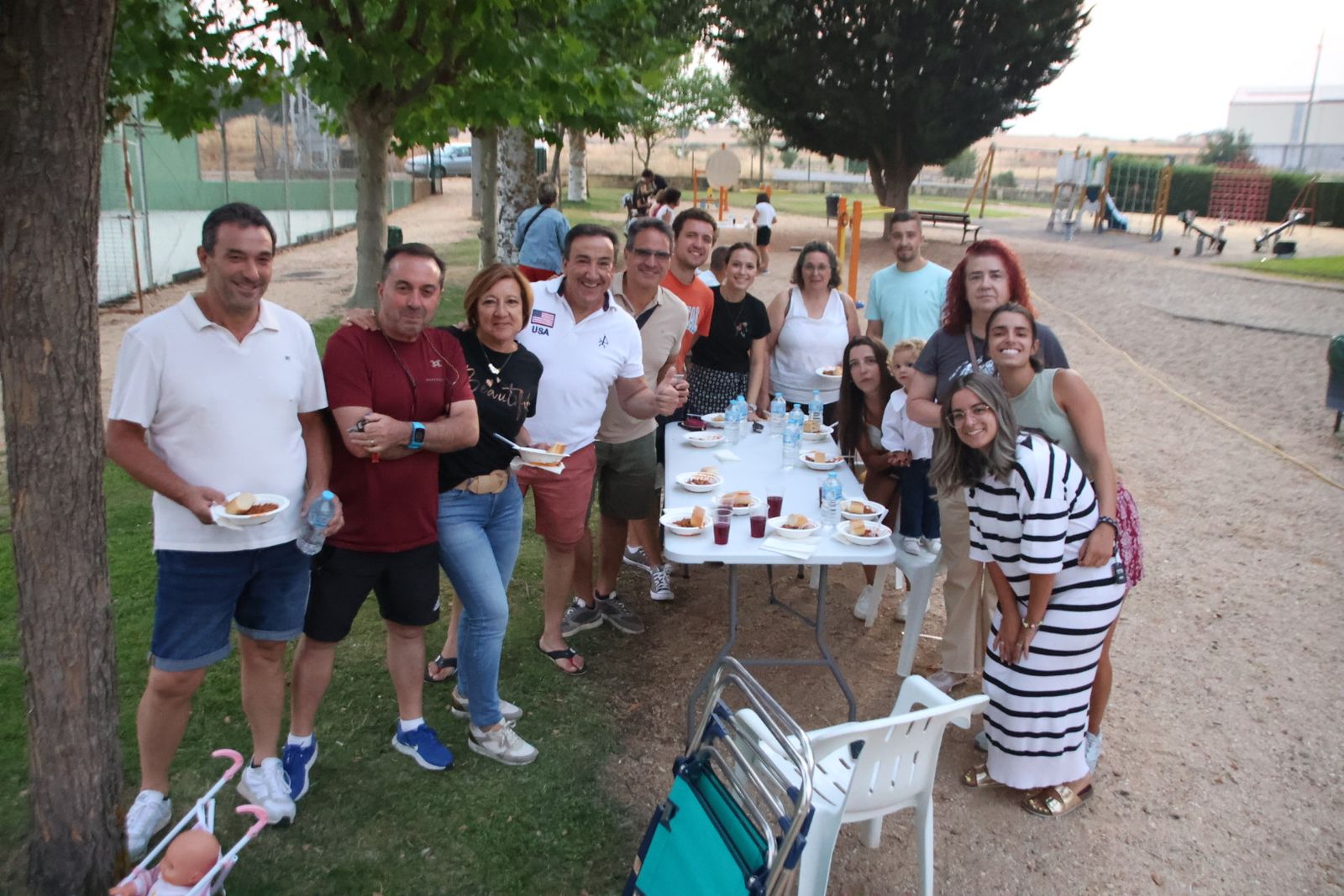 Villagonzalo, cena de chichas en la pista 