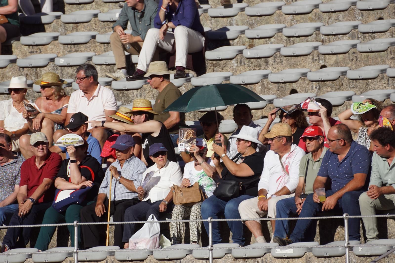 Así ha vivido la afición de La Glorieta el primer cartel de figuras de la feria: imágenes del ambiente en los tendidos y en el patio de cuadrillas