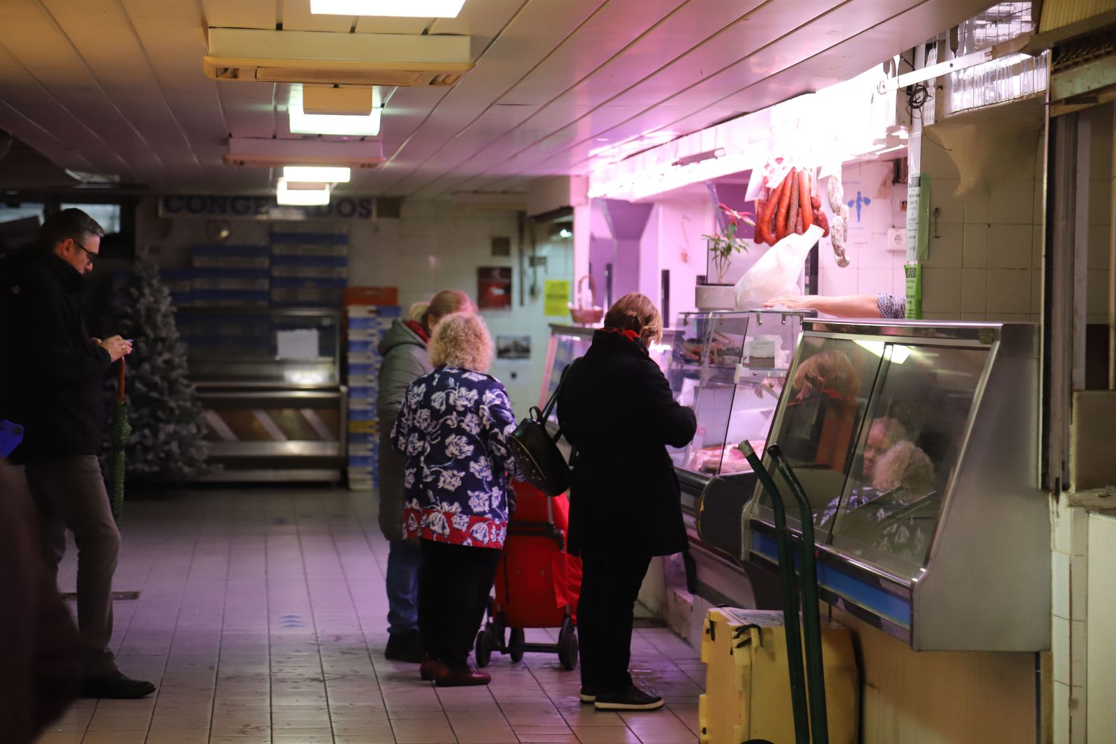 Los zamoranos comprando en el Mercado de Abastos durante la Navidad. Los zamoranos comprando en el Mercado de Abastos durante la Navidad.