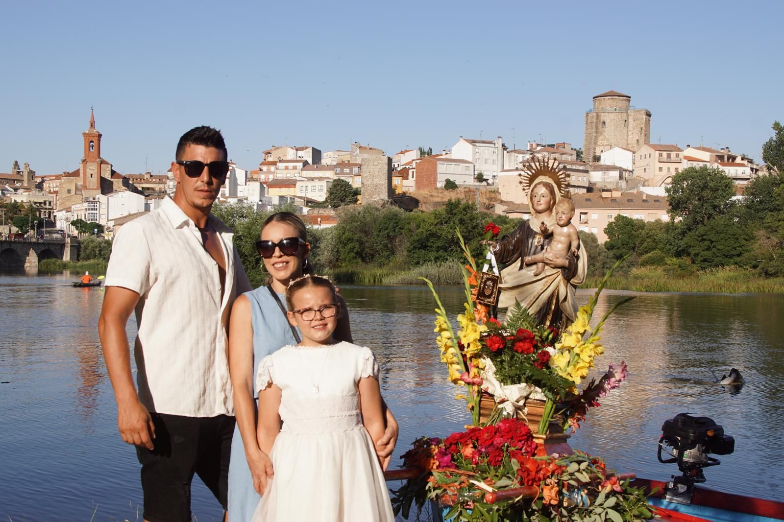 Procesión con la Virgen del Carmen por el río Tormes en Alba (10).jpeg