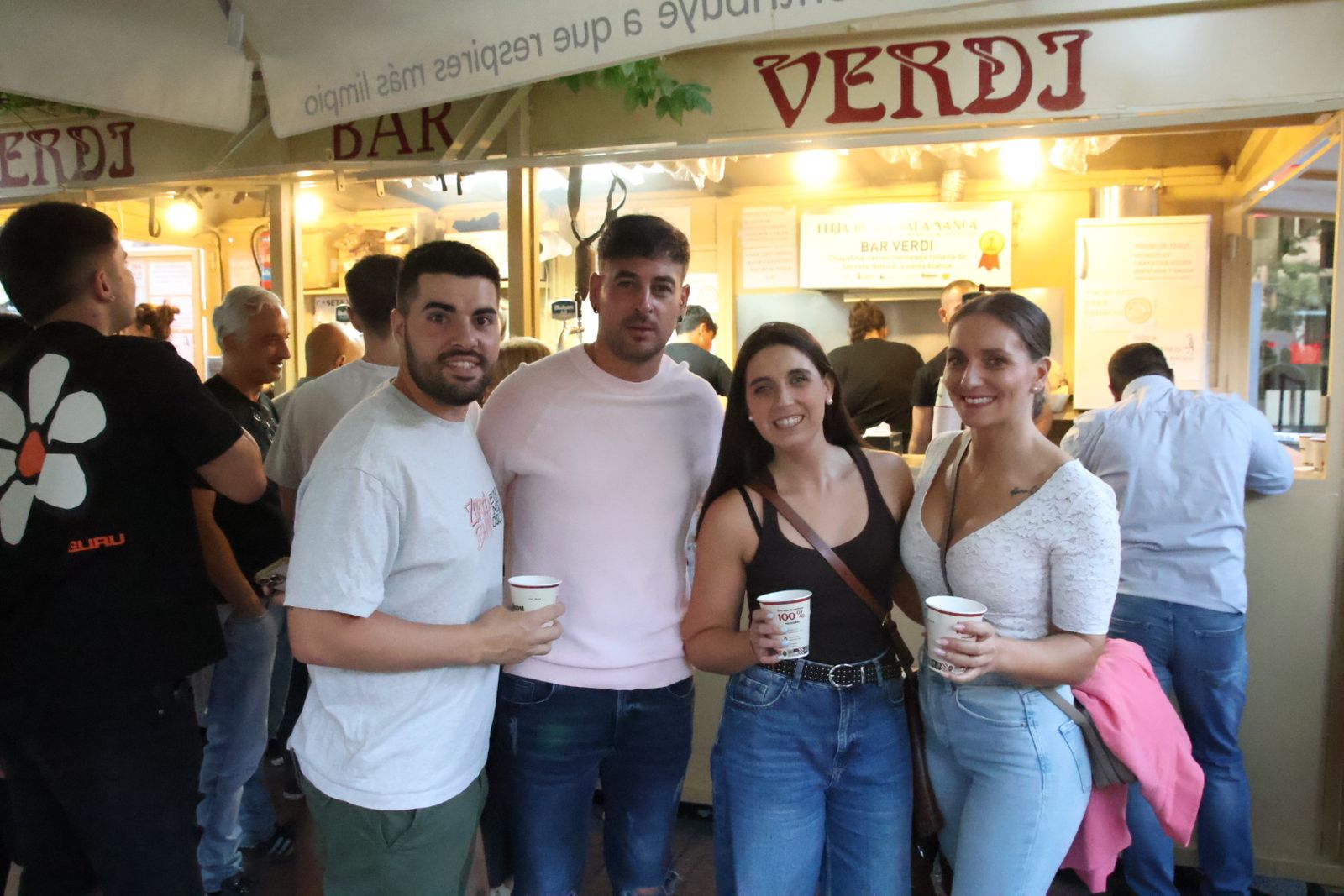 Ambiente de las casetas el  jueves por la tarde noche