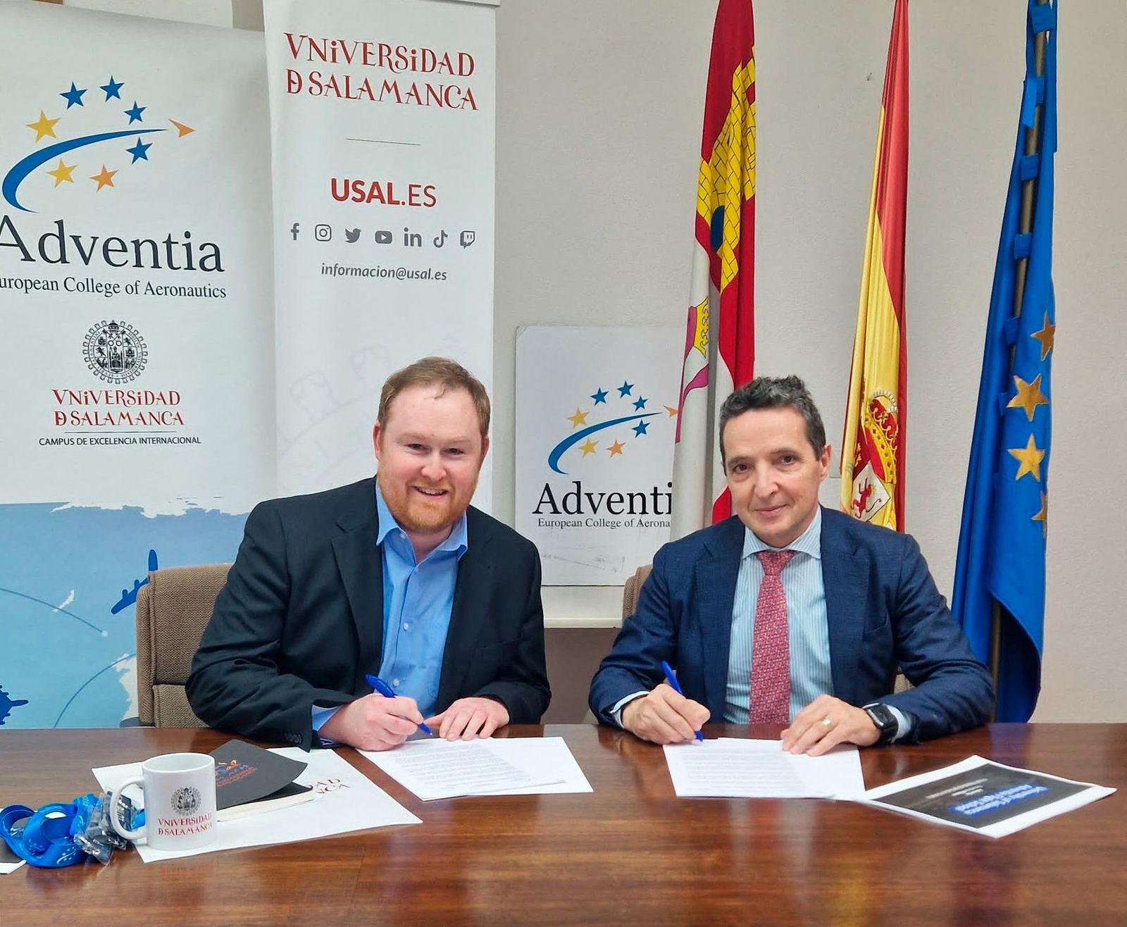 Adventia, la Escuela de Pilotos de la Universidad de Salamanca, firma un acuerdo con AFA (Airline Flight Academy) para facilitar el acceso de sus alumnos a Ryanair