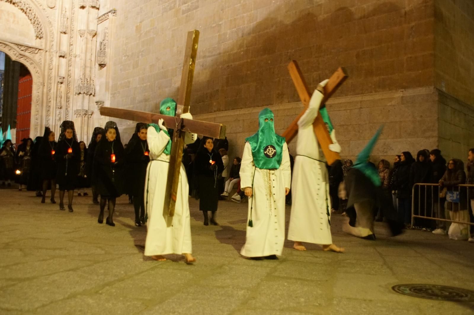 Las imágenes de la emotiva procesión de la Dominicana sin el Cristo de la Buena Muerte (14).jpeg