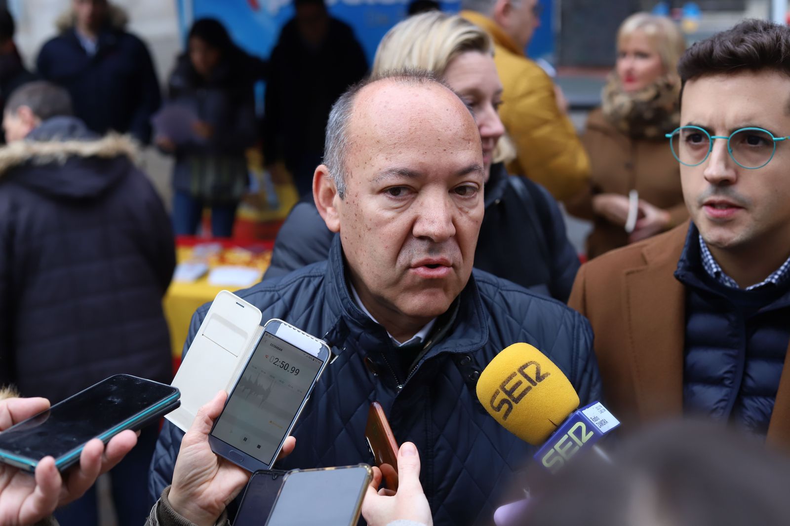 nn-gg-reparte-ejemplares-de-la-constitucion-y-pulseras-de-la-bandera-de-espana-en-zamora-7