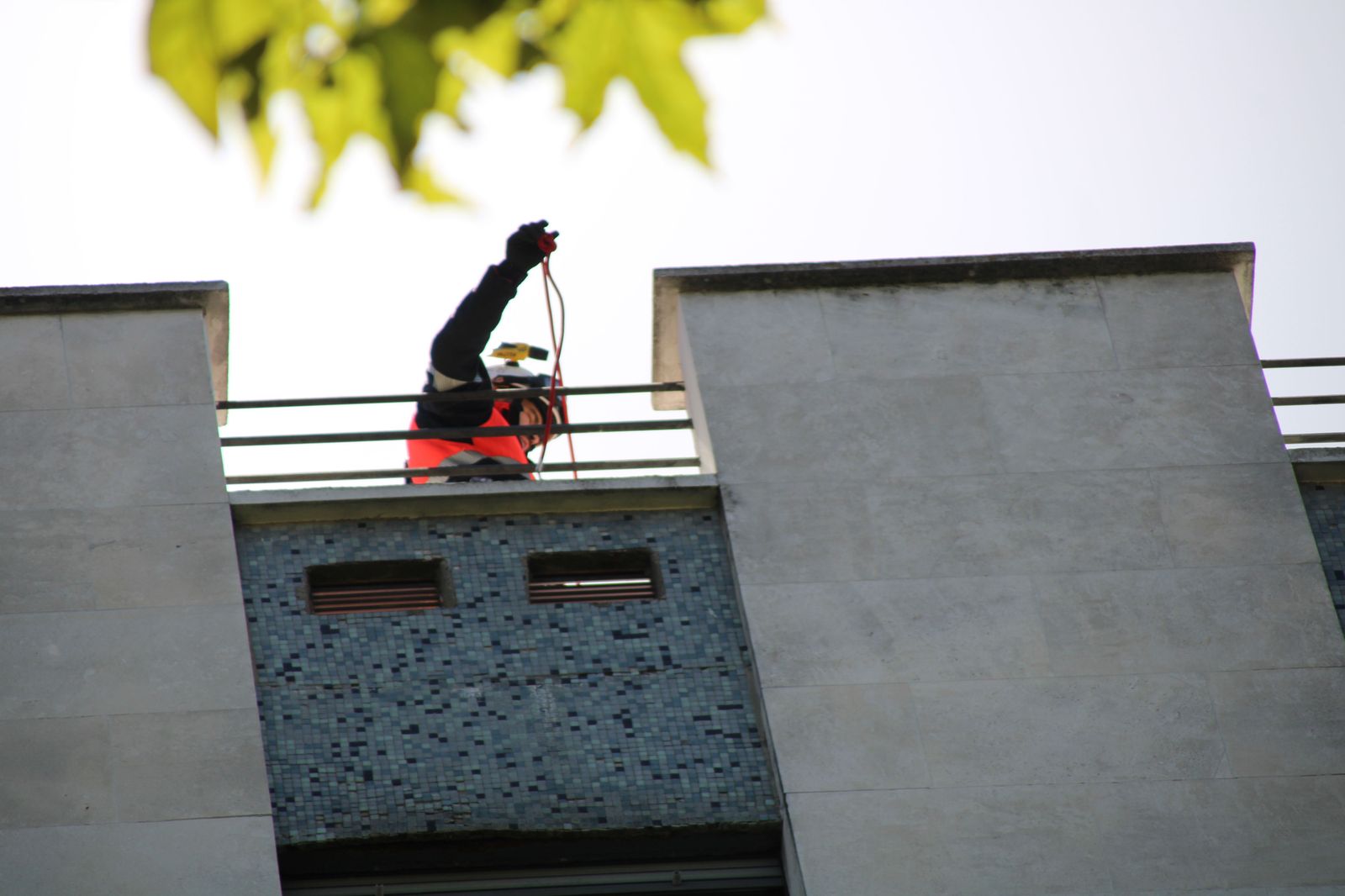intervencion-de-los-bomberos-en-un-edificio-del-paseo-de-carmelitas-7