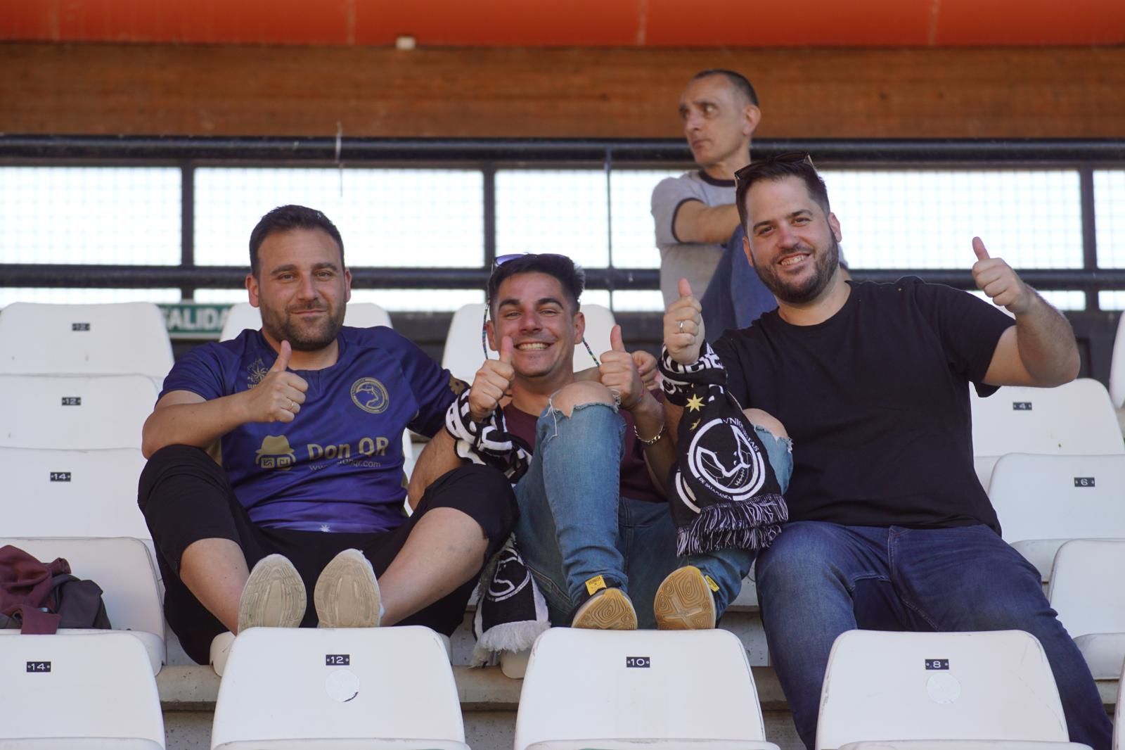 Gran ambiente en la grada para ver el partido entre Zamora - Unionistas en el Estadio Ruta de la Plata