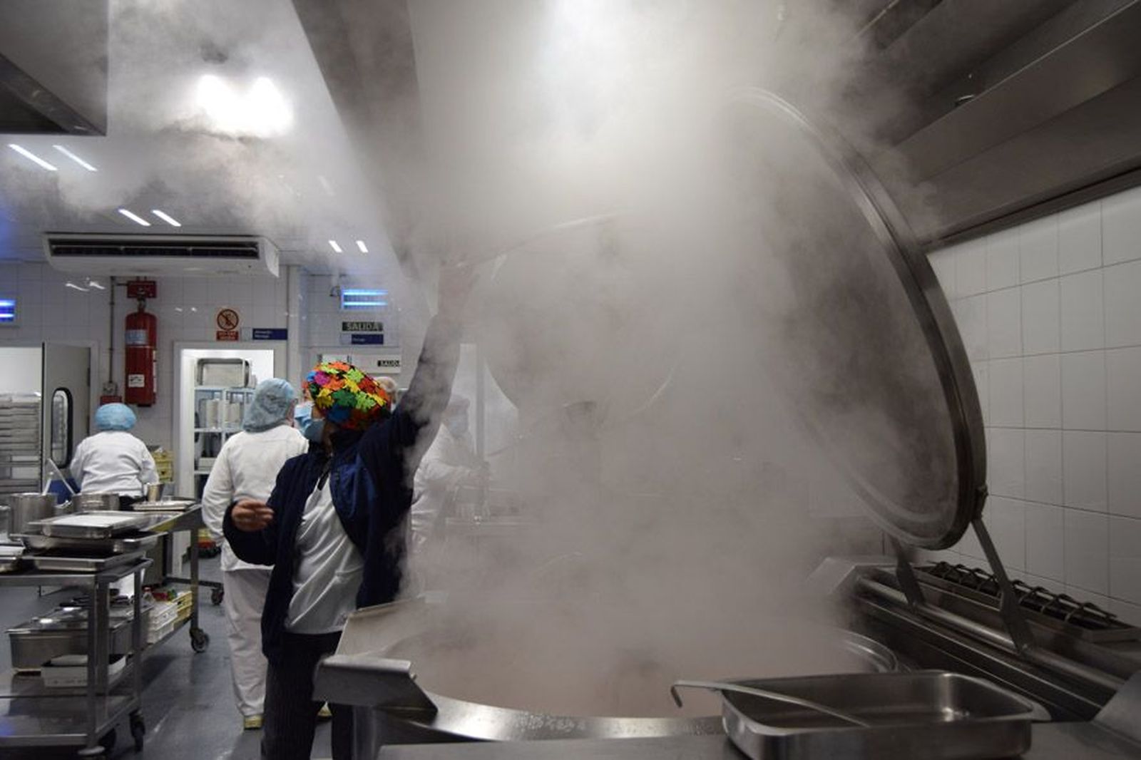 la-delegada-territorial-leticia-garcia-visita-la-cocina-de-linea-fria-del-complejo-asistencial-de-zamora-tras-las-obras-de-mejora-63