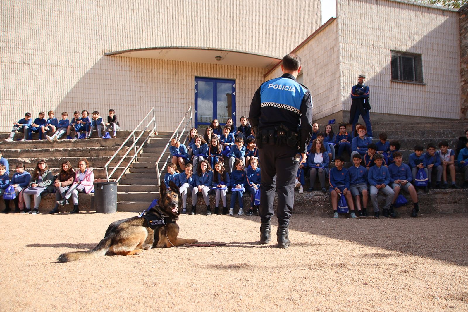 Reportaje perros Policía Local "semillas de conciencia"