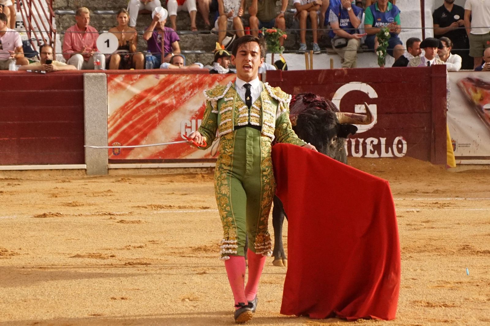 Javier Castaño se despide de Guijuelo y Damián Castaño, su hermano, e Ismael Martín salen a hombros en Guijuelo