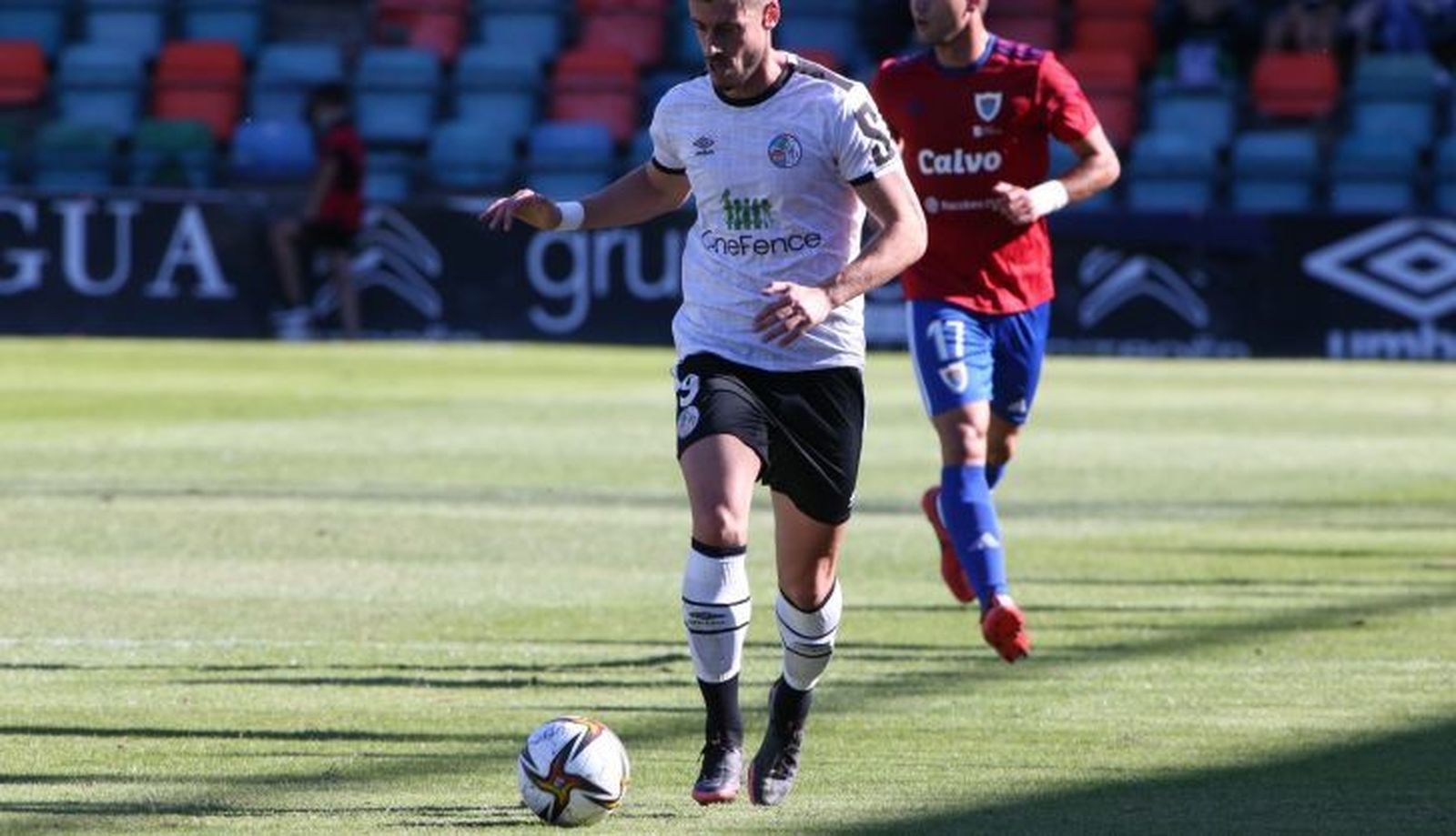Jairo, ante el Bergantiños / FOTO SALAMANCA24HORAS.COM