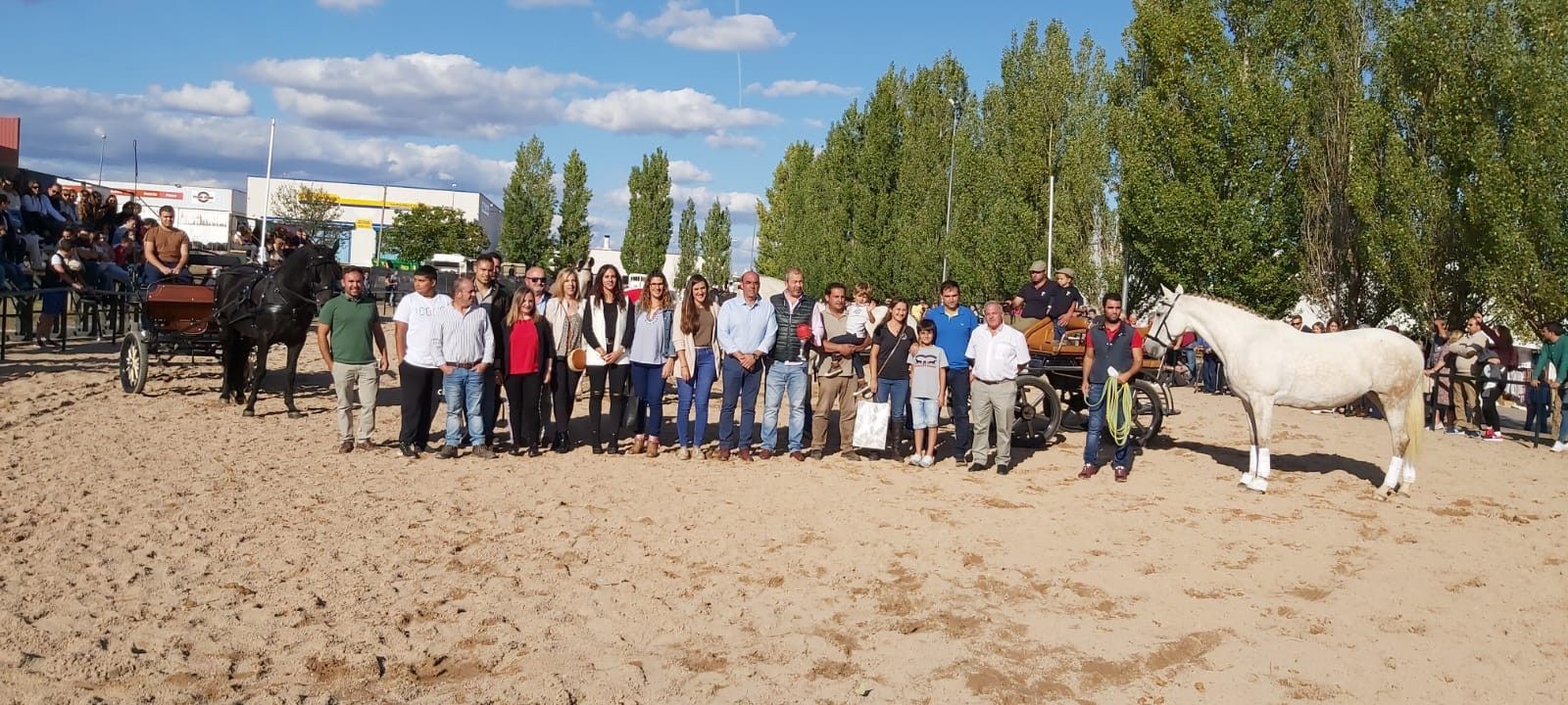 FERIA CABALLO 13 eNTREGA PREMIOS concurso MORFOFUNCIONAL de caballos Y premios exhibicion enganches