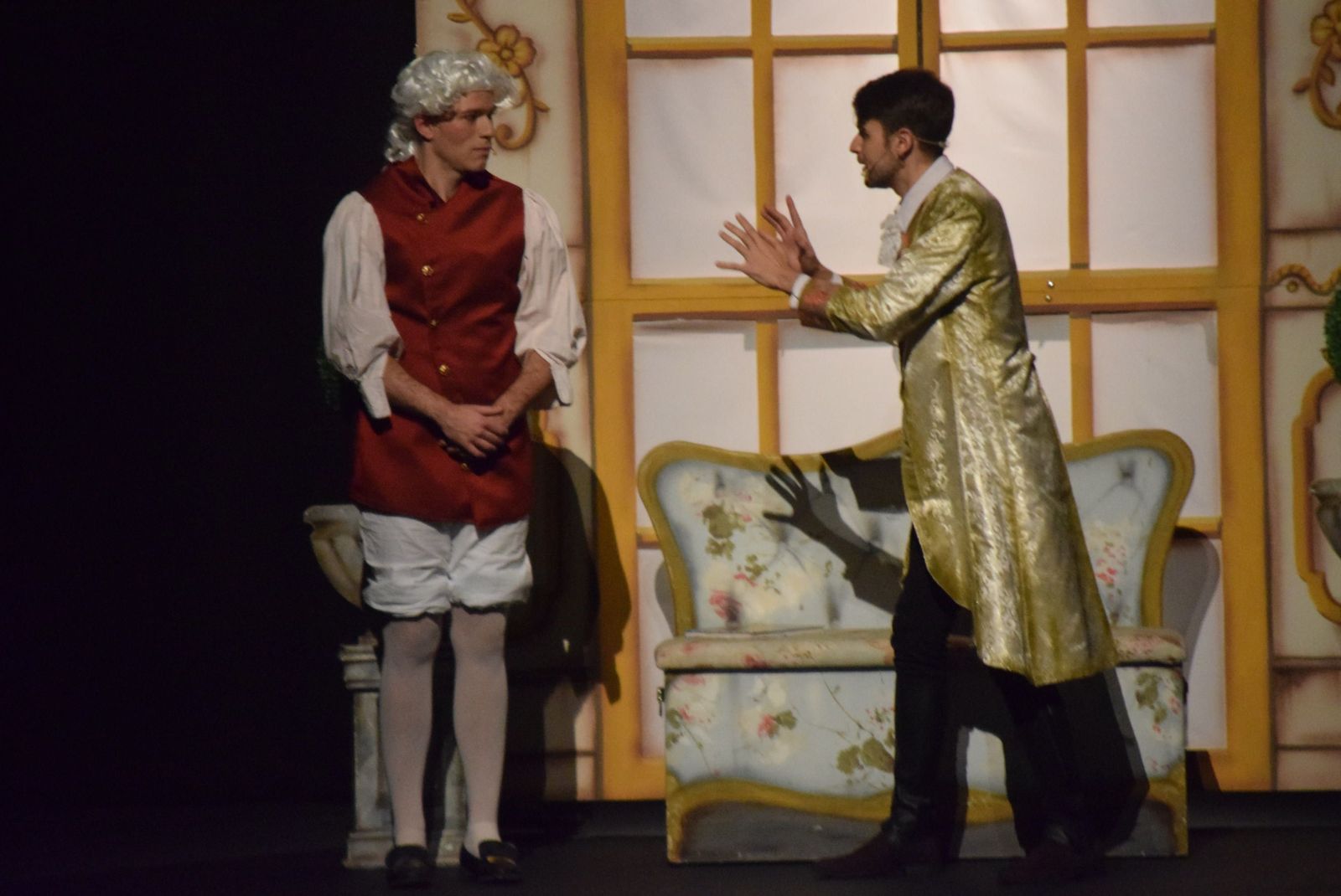 El Teatro Ramos Carrión vibra con el musical infantil 'Cenicienta, la leyenda soñada'