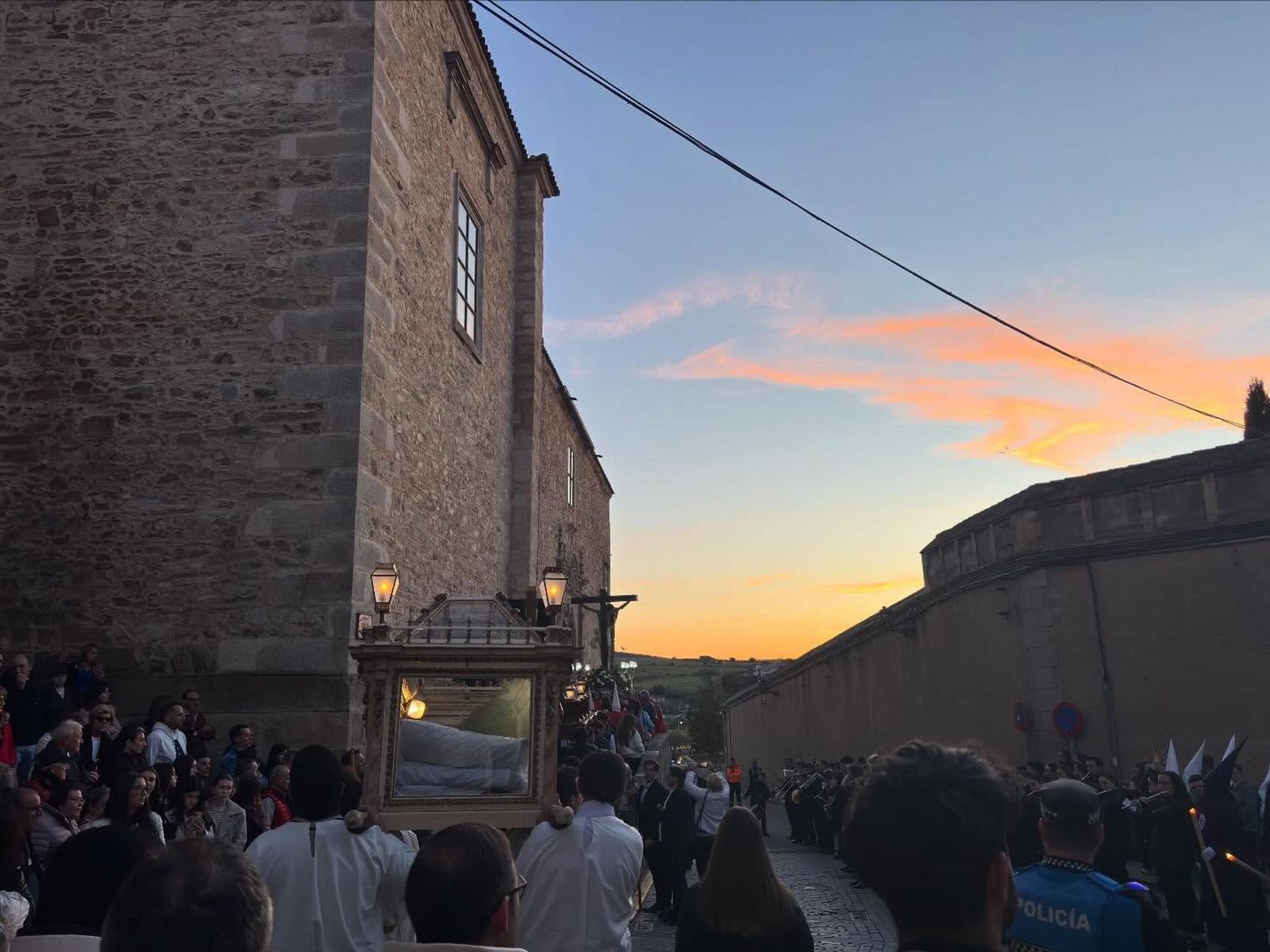 Alba de Tormes vuelve a vivir su Viernes Santo más especial con el Santo Entierro y sus trece pasos