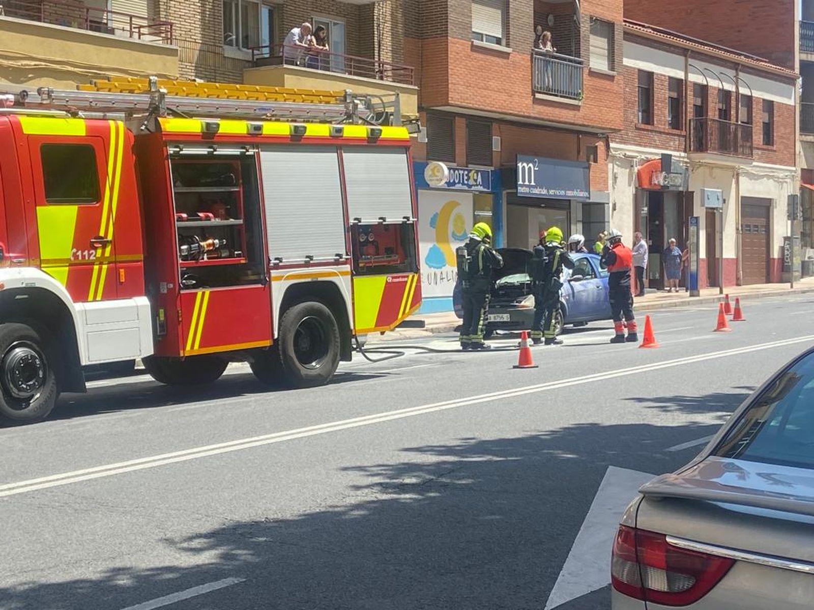 GALERÍA | Incendio de un vehículo en Comuneros