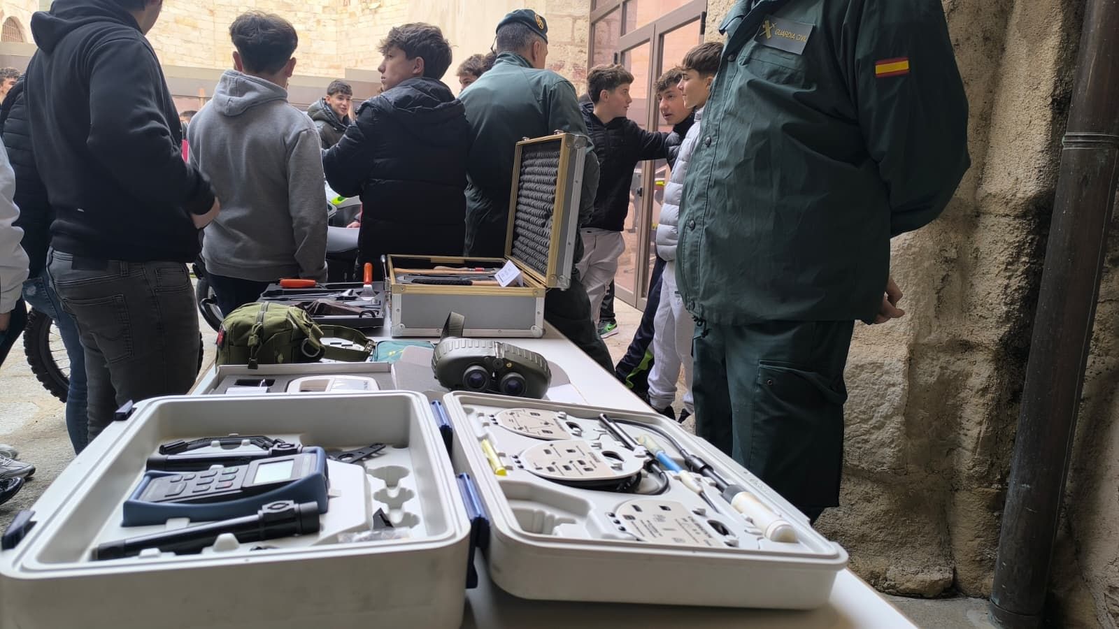 Plan seguridad en centros escolares Guardia Civil en Alba de Tormes  (5).jpeg