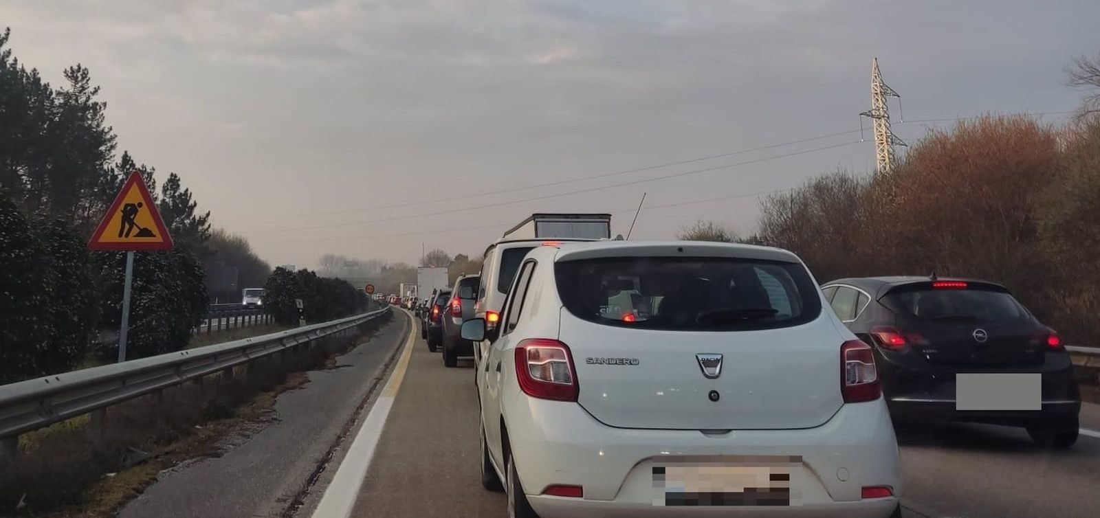 Coches en una autopista. EUROPA PRESS Coches en una autopista. EUROPA PRESS
