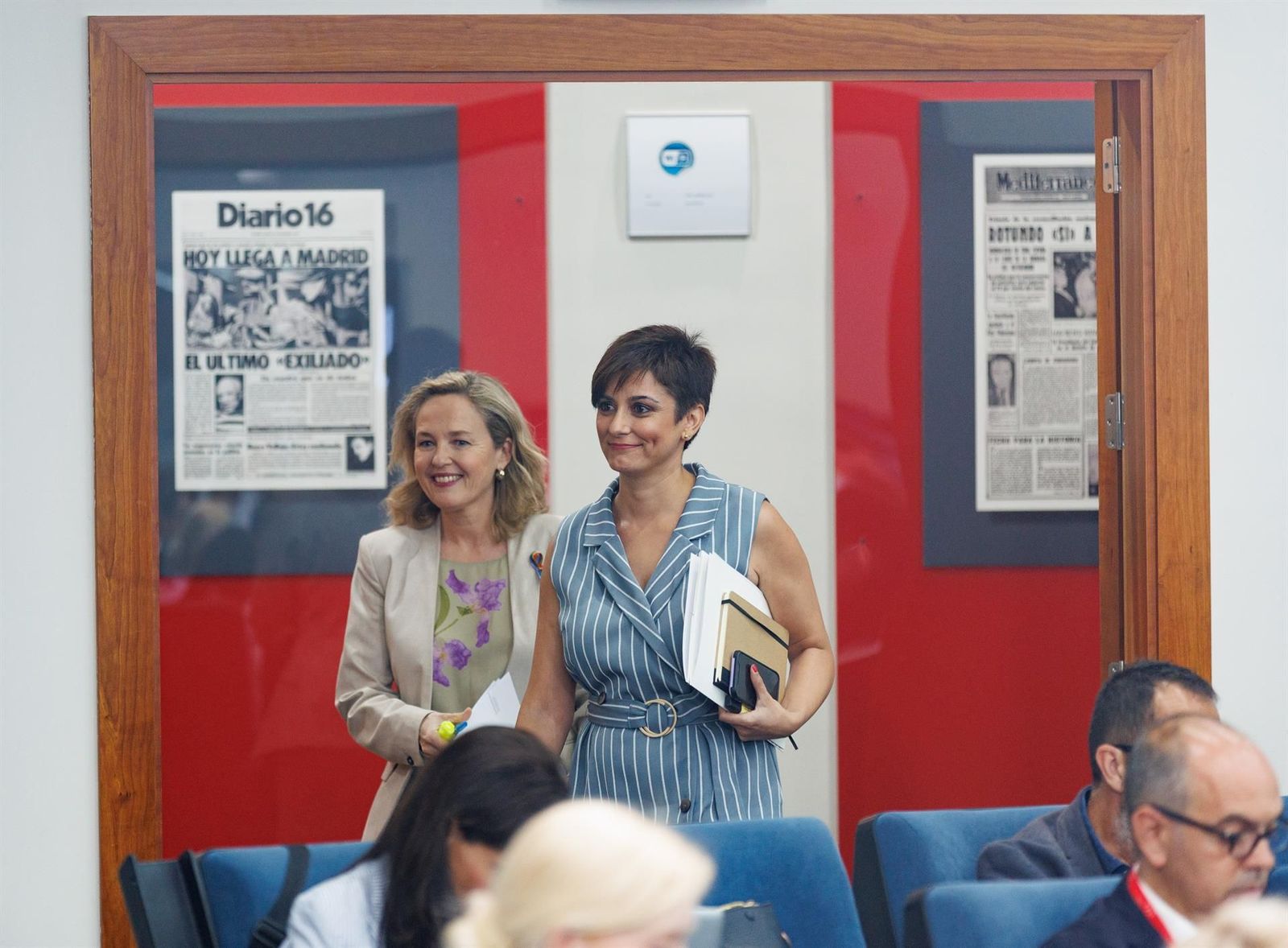 La vicepresidenta primera y ministra de Asuntos Económicos y Transformación Digital, Nadia Calviño y la ministra Portavoz y de Política Territorial, Isabel Rodríguez, a su llegada a una rueda de prensa posterior a la reunión del Consejo de Ministros. Foto EP