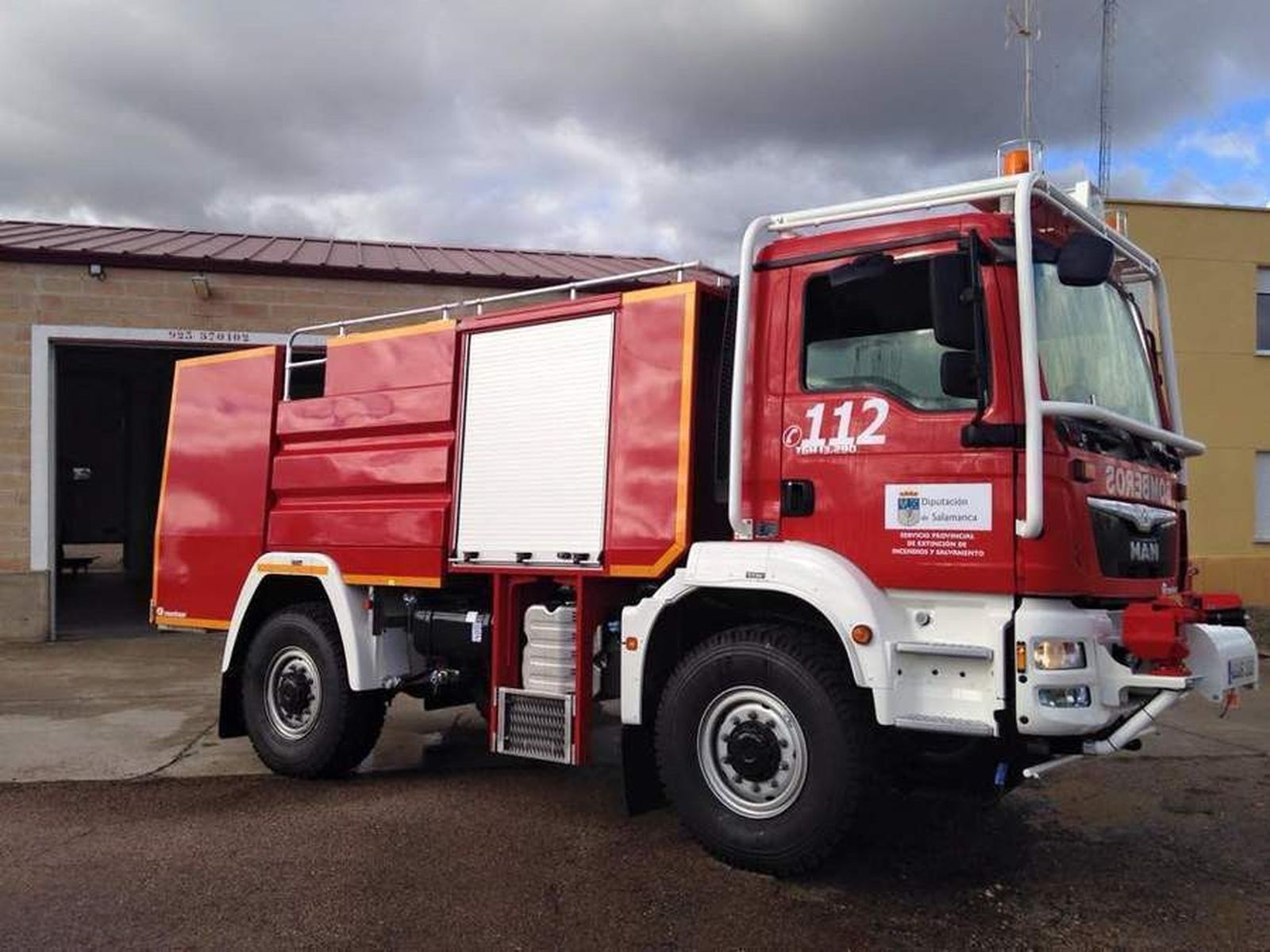 Un intoxicado por humo en un incendio en un garaje de Doñinos de Salamanca
