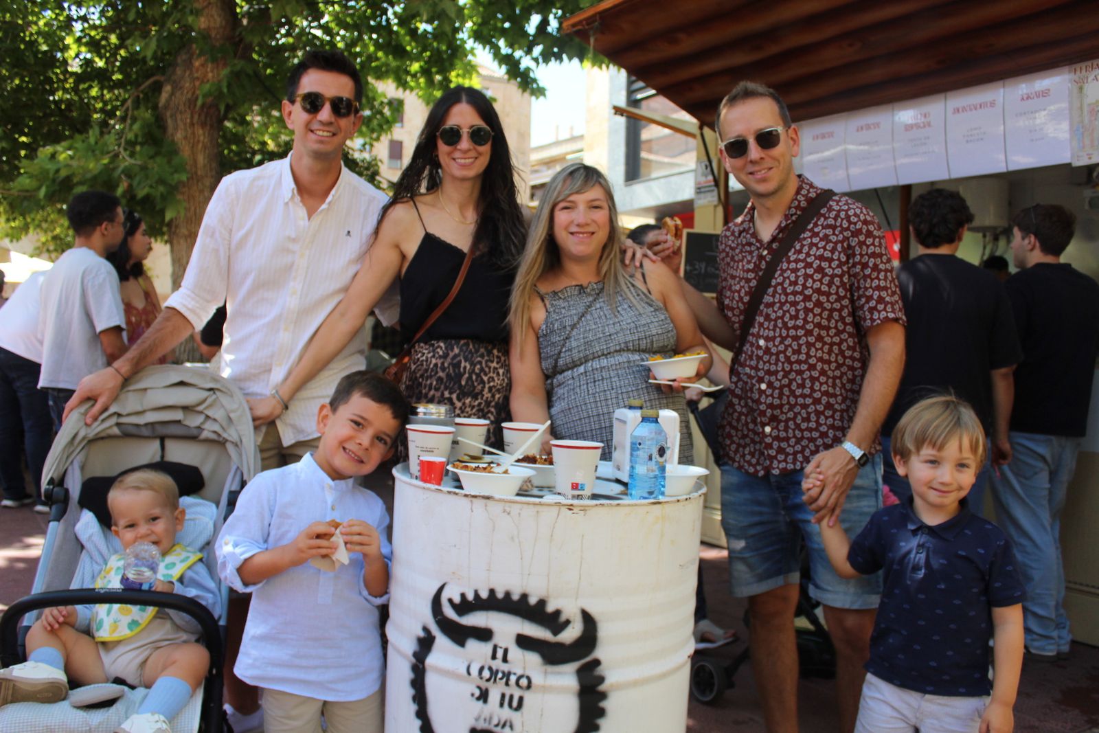 Ambiente en la Feria de Día en el mediodía de este